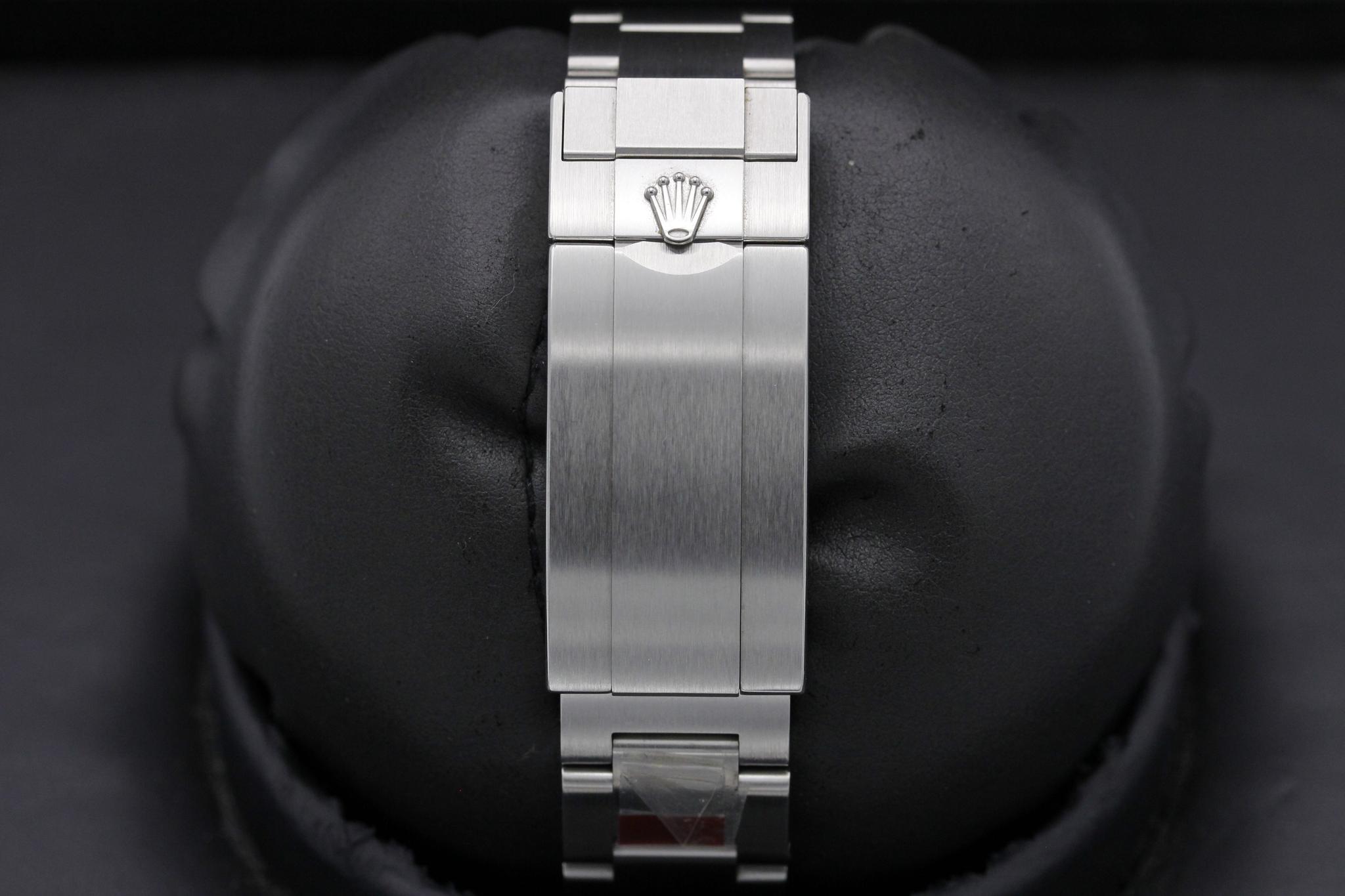 Watch Image 8