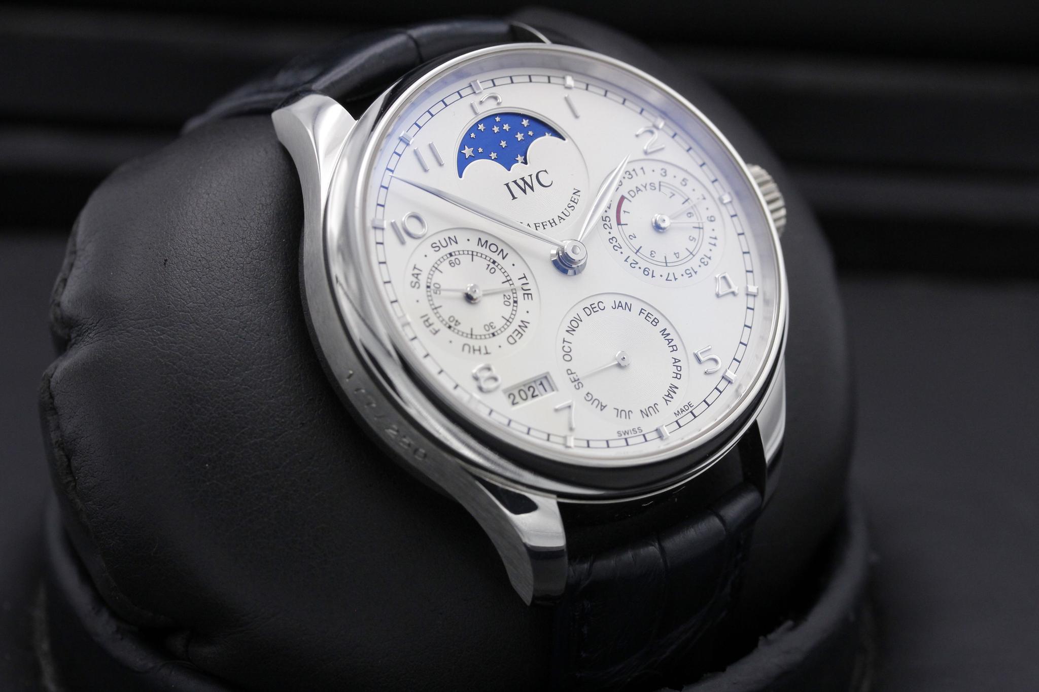 Watch Image 10