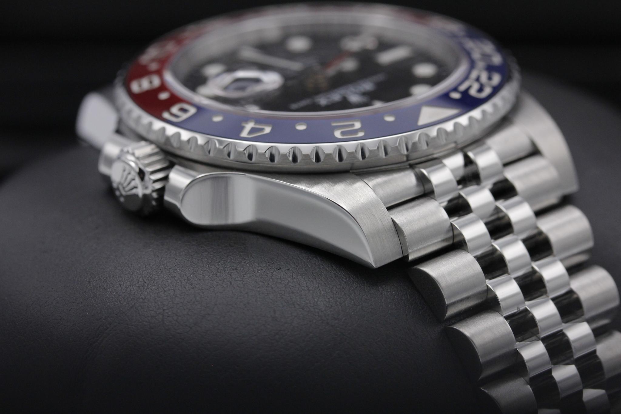 Watch Image 4