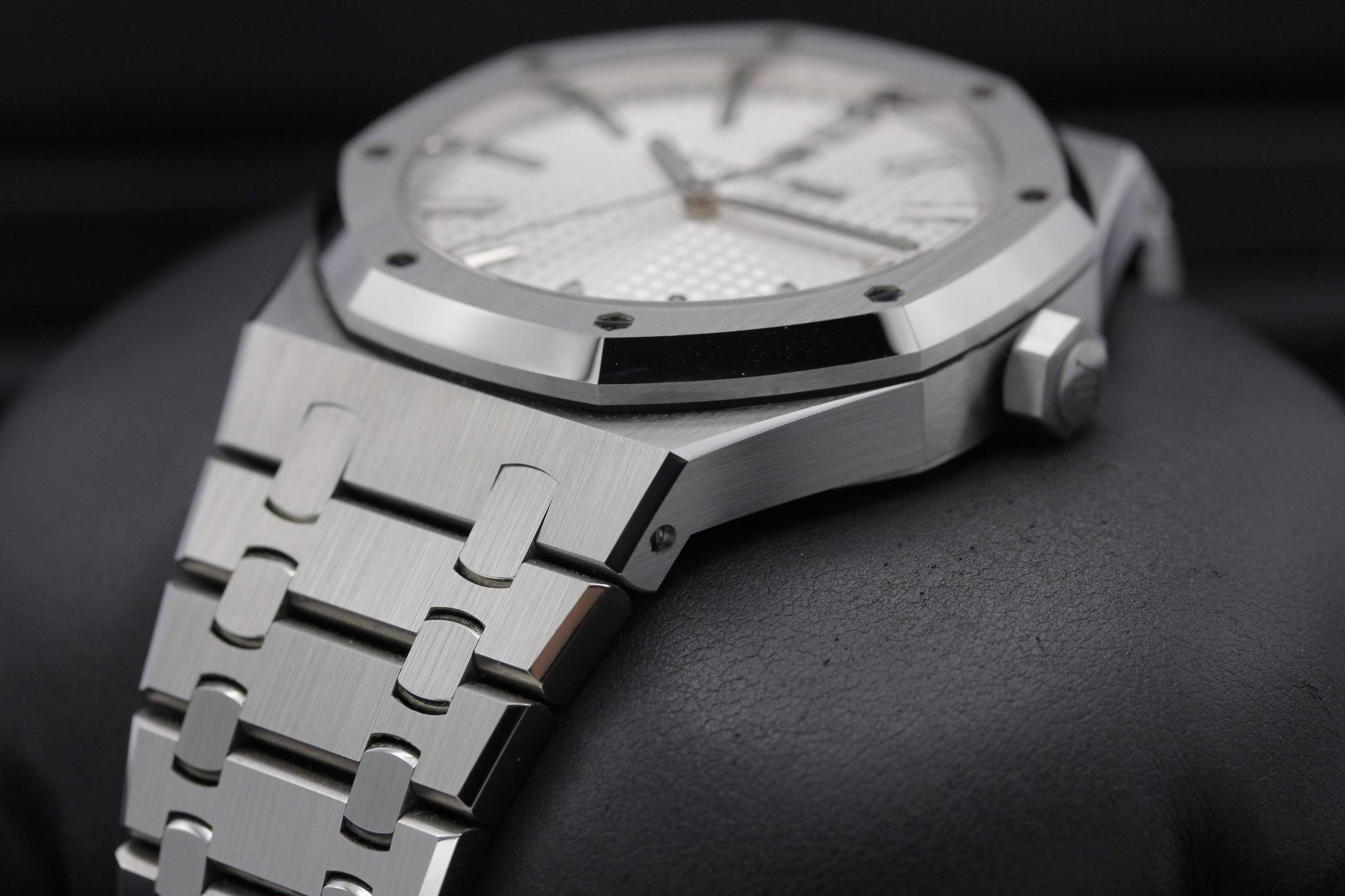 Watch Image 2