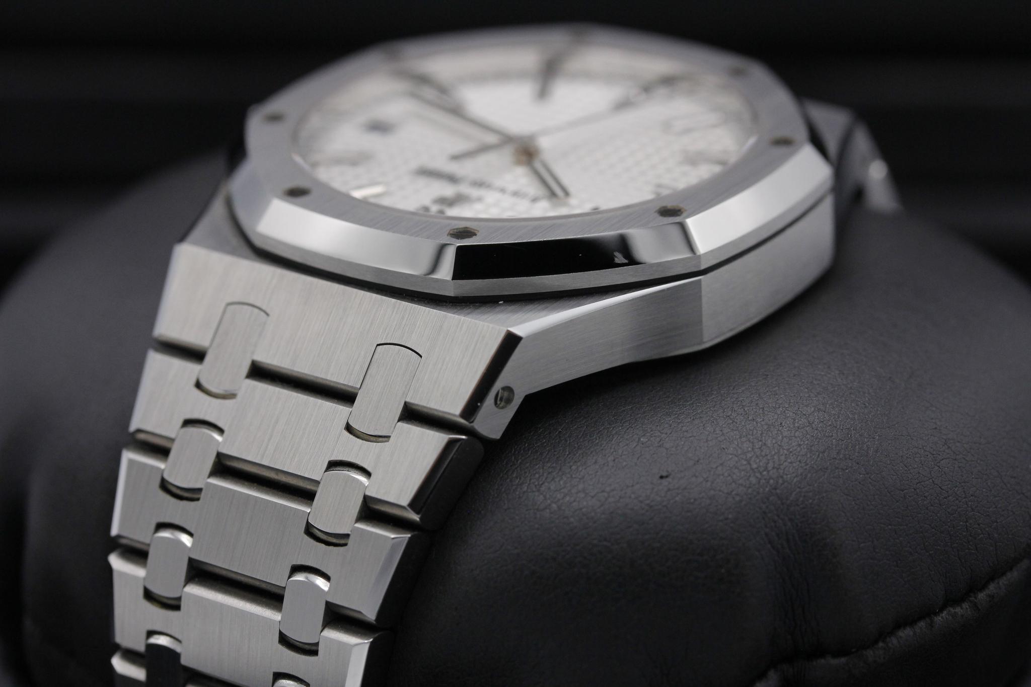 Watch Image 5