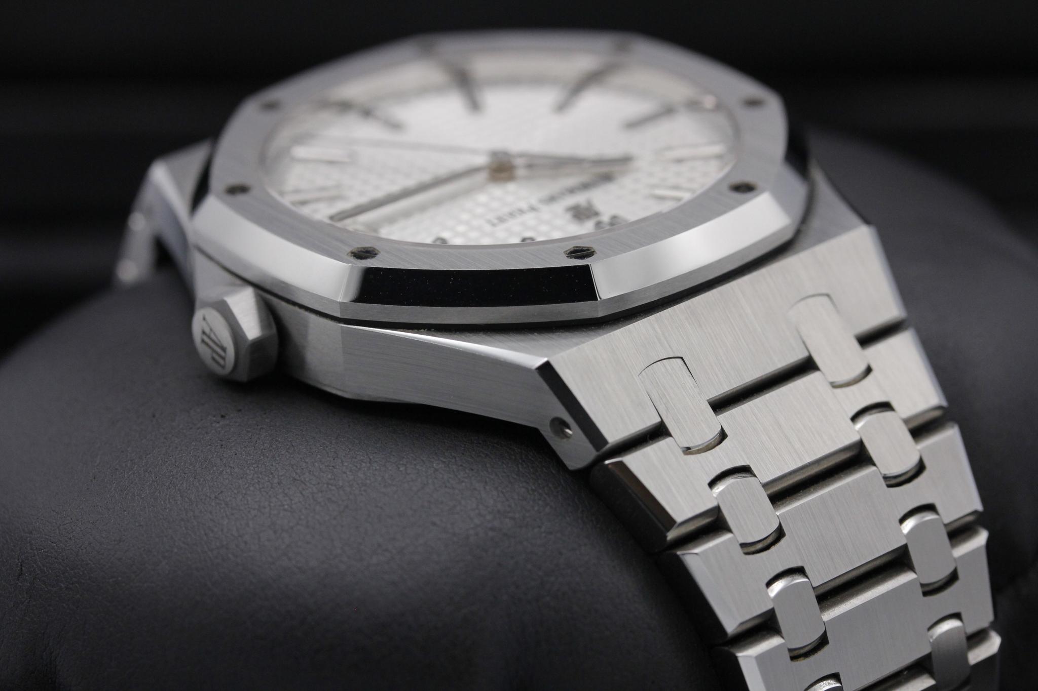 Watch Image 4
