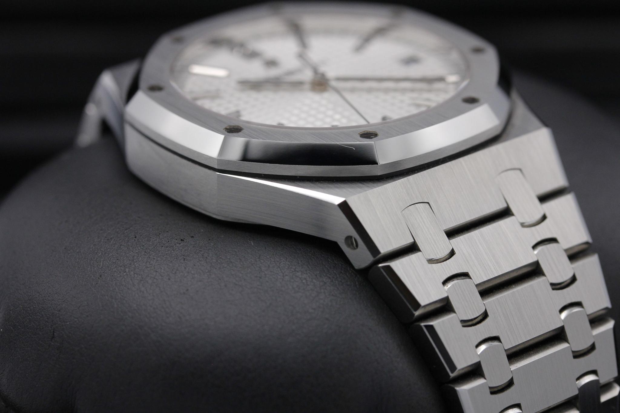 Watch Image 6