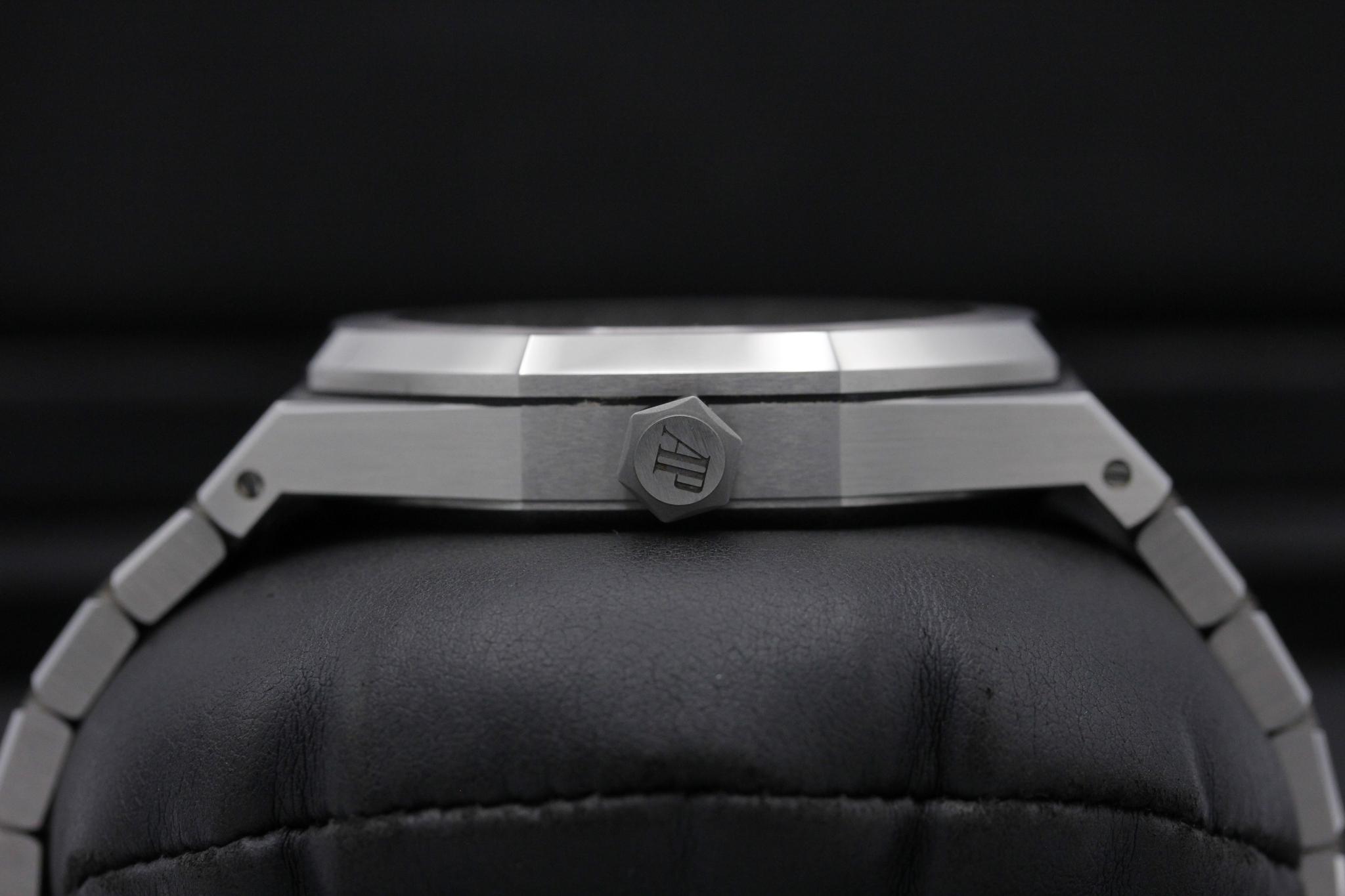 Watch Image 3