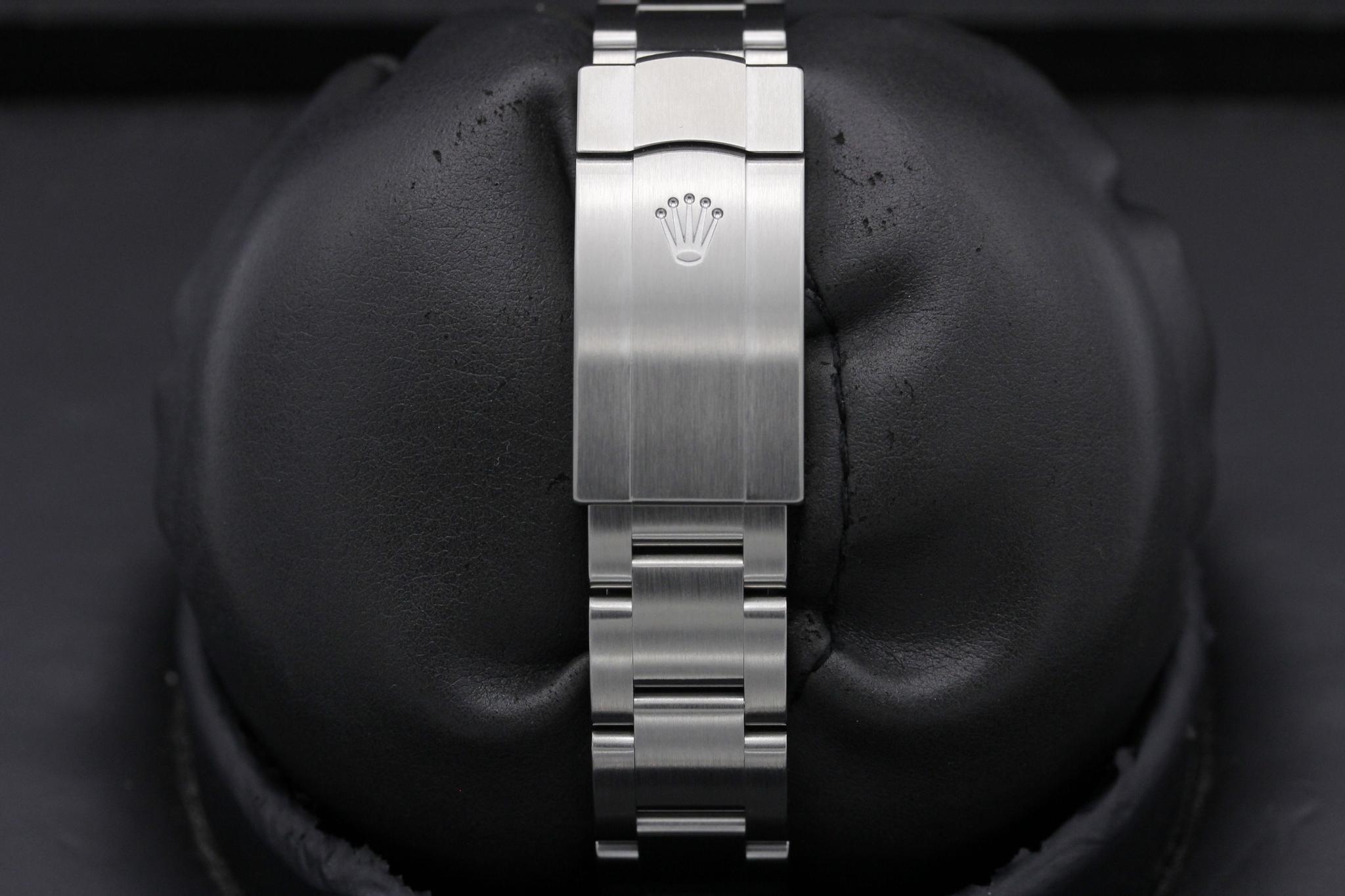 Watch Image 8