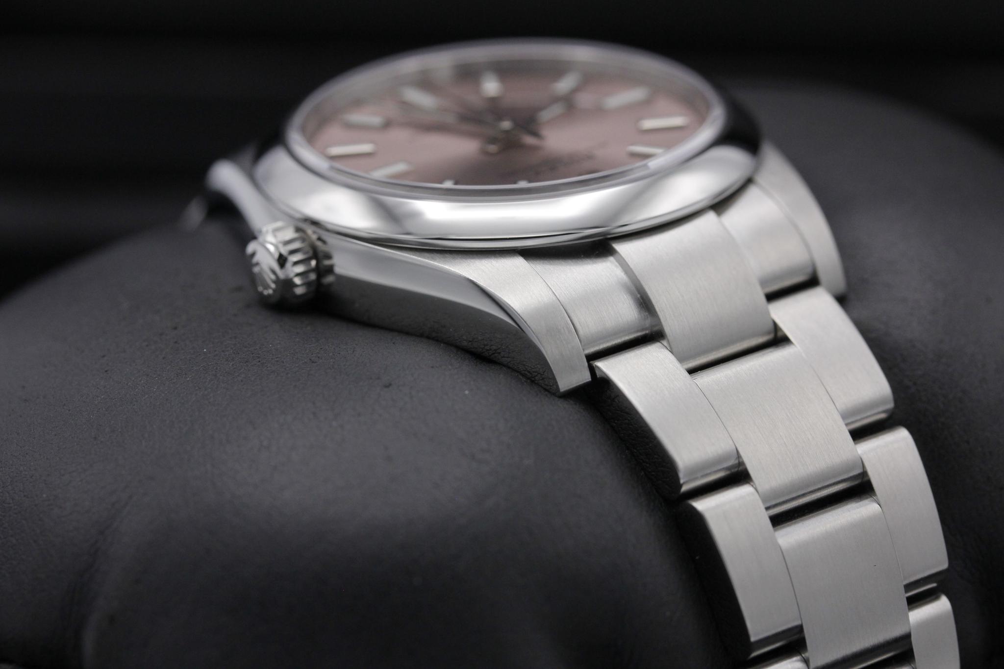 Watch Image 4