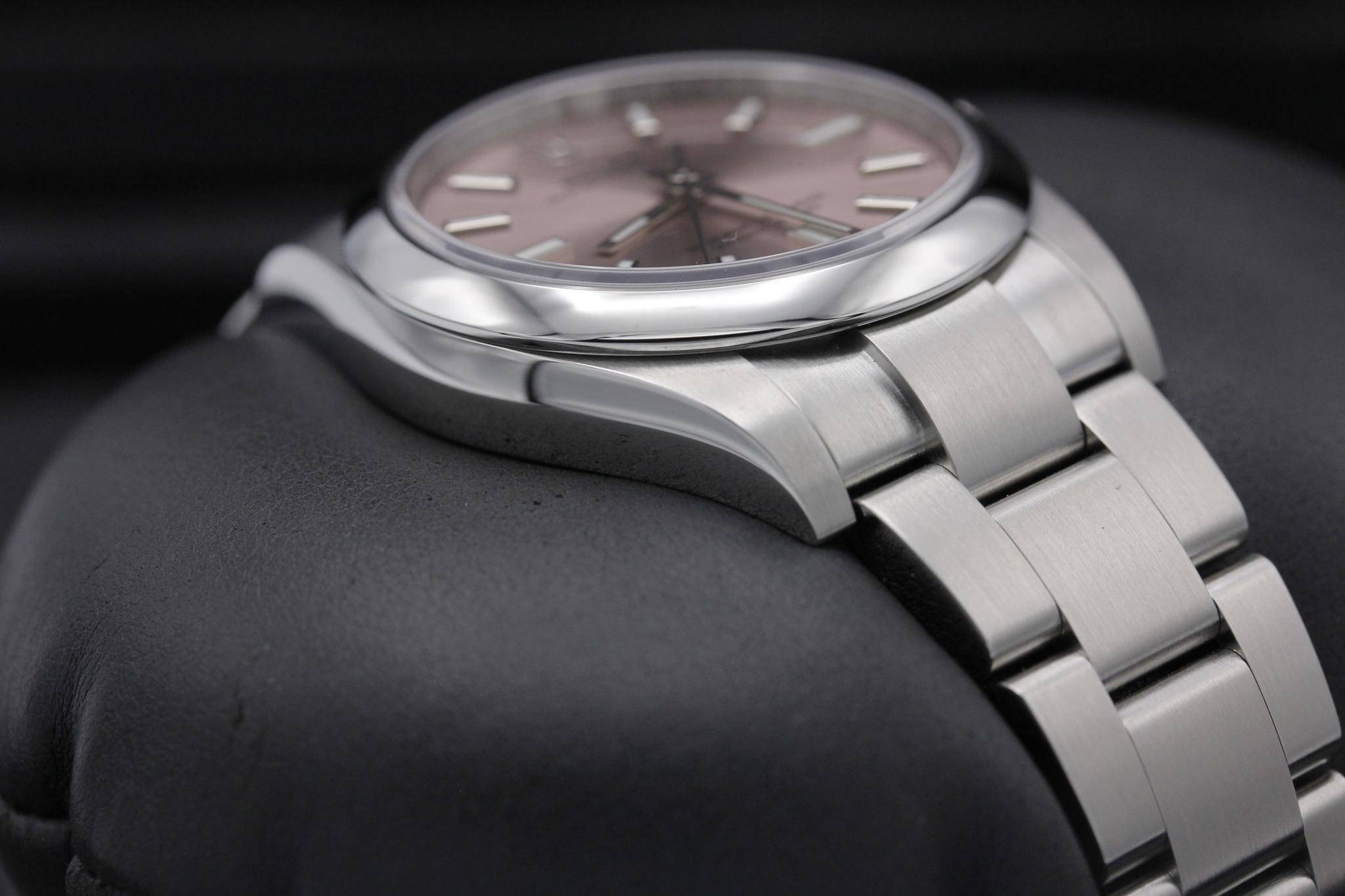 Watch Image 6