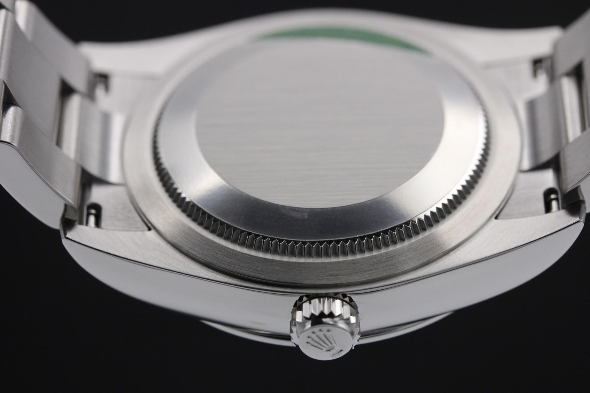 Watch Image 7