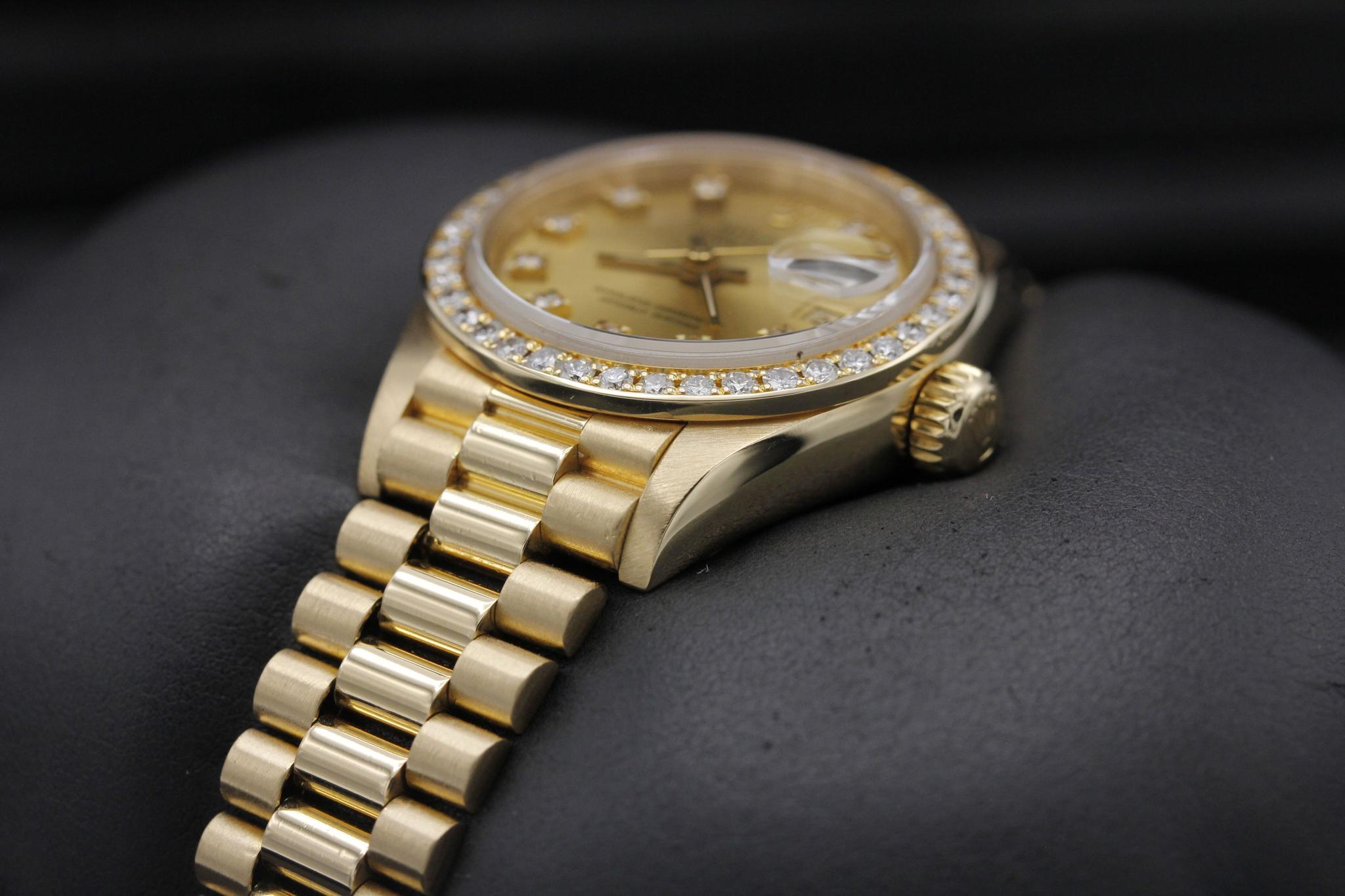 Watch Image 2