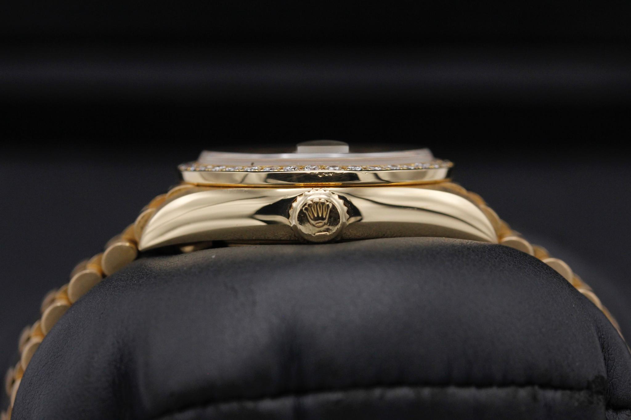 Watch Image 3