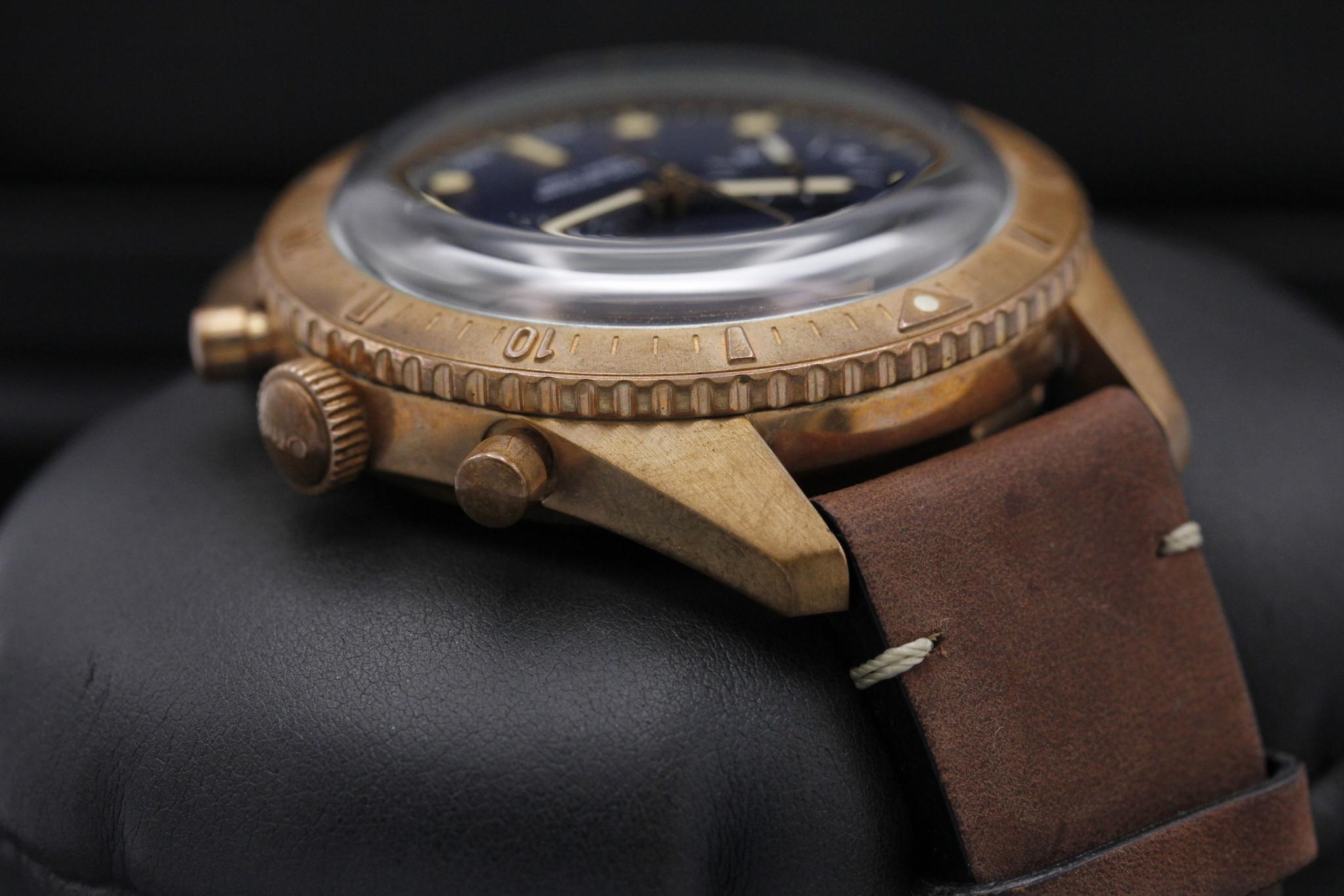 Watch Image 4
