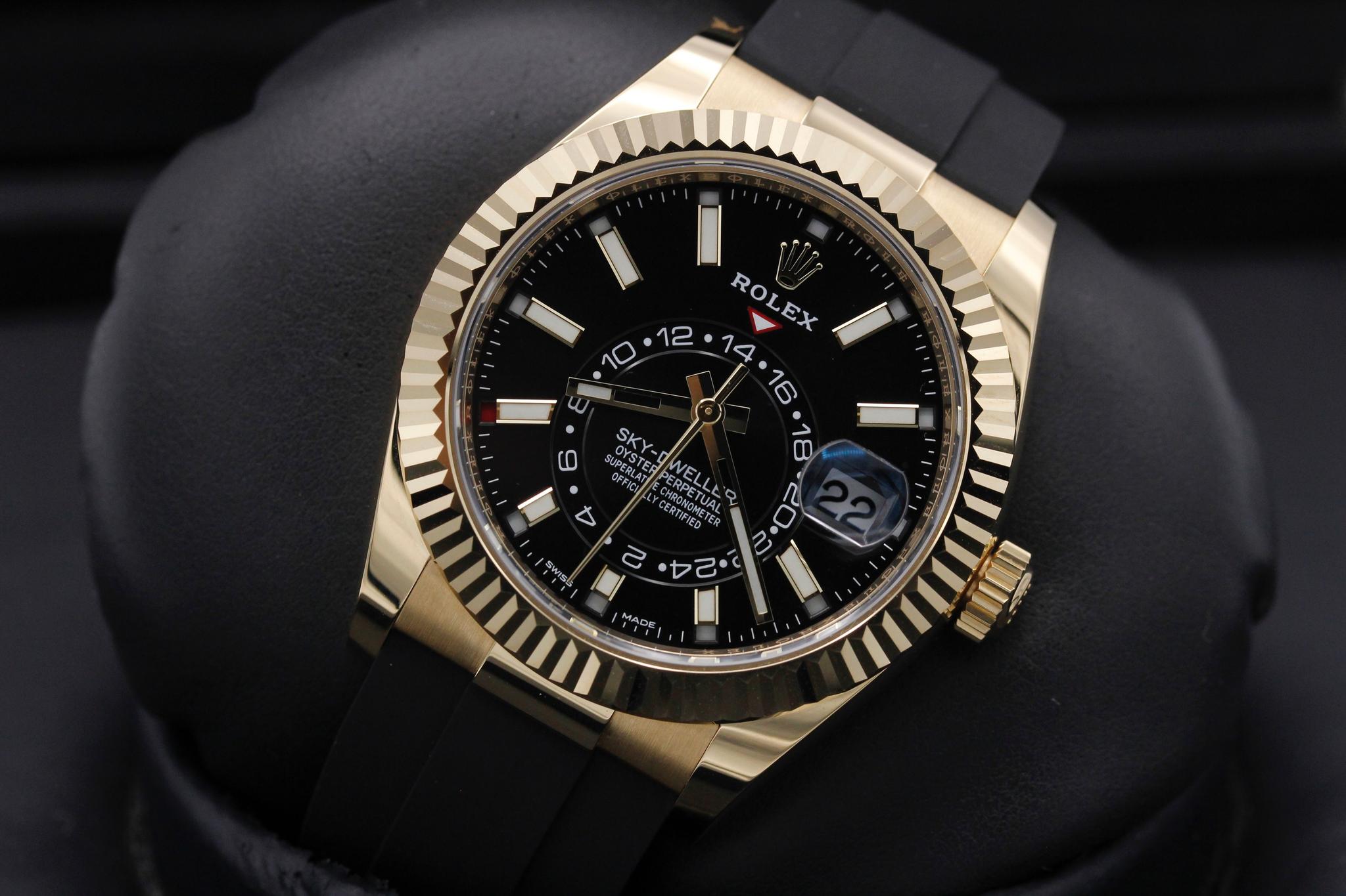 Watch Image 10