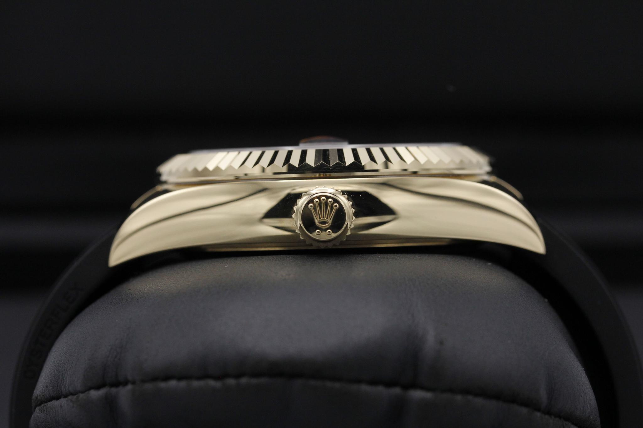 Watch Image 3