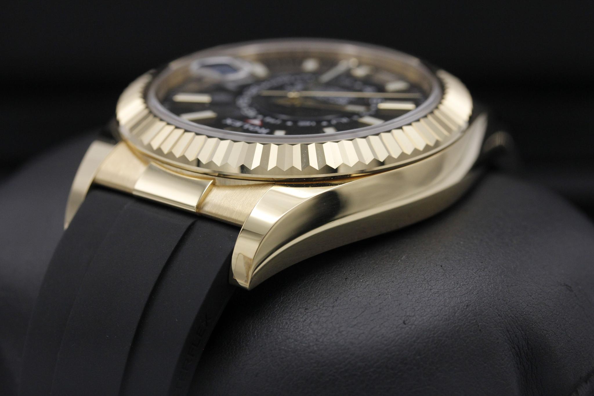 Watch Image 5