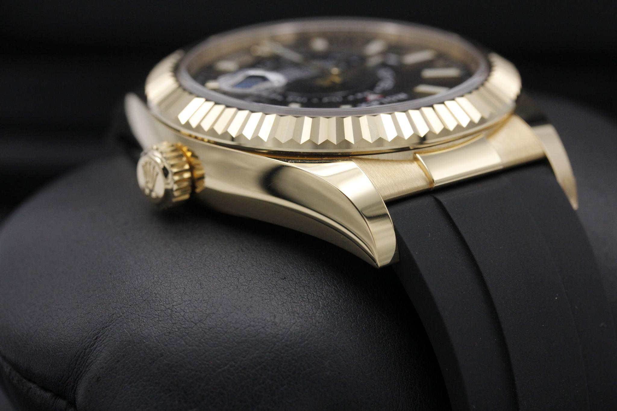Watch Image 4