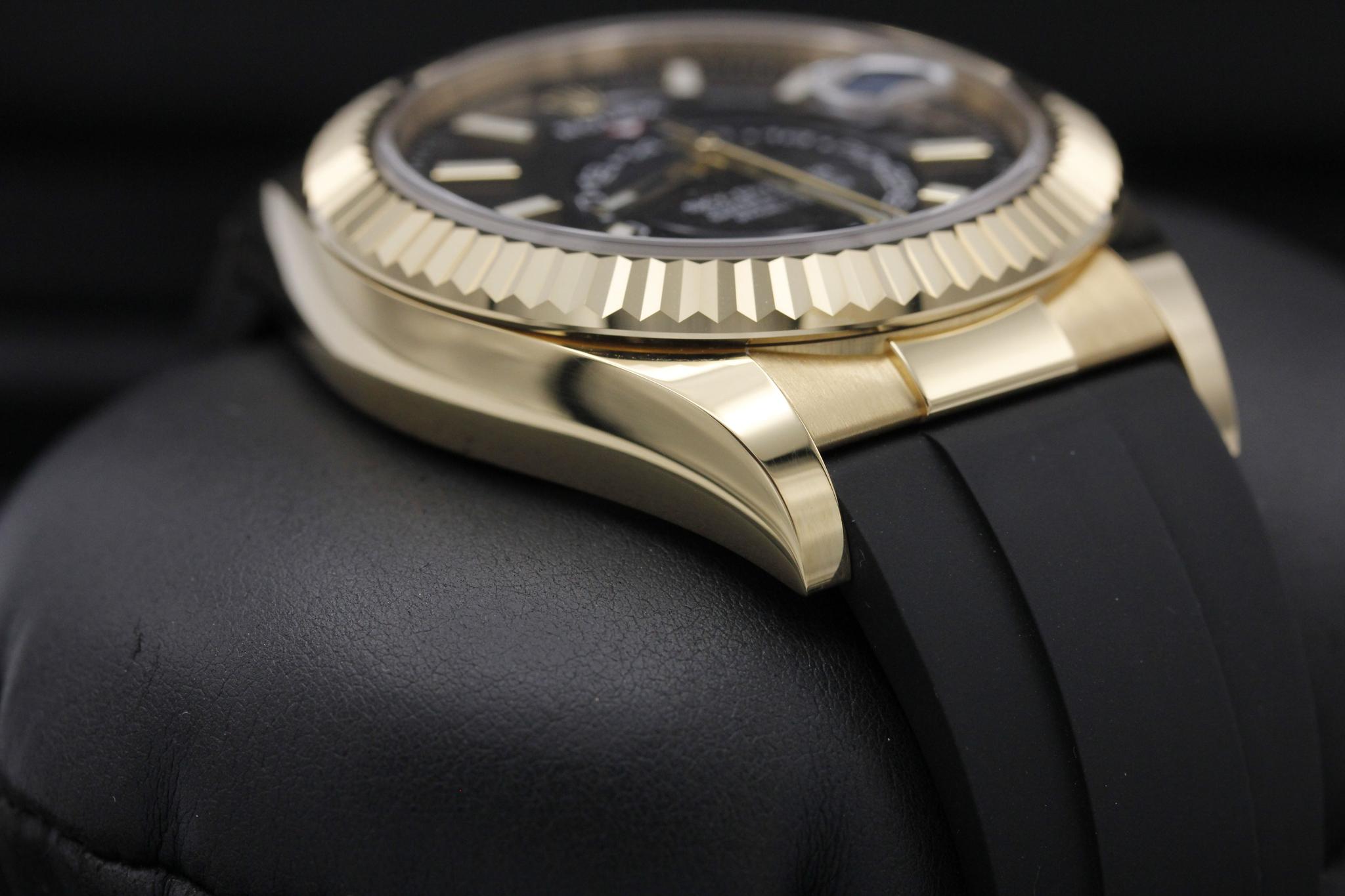 Watch Image 6