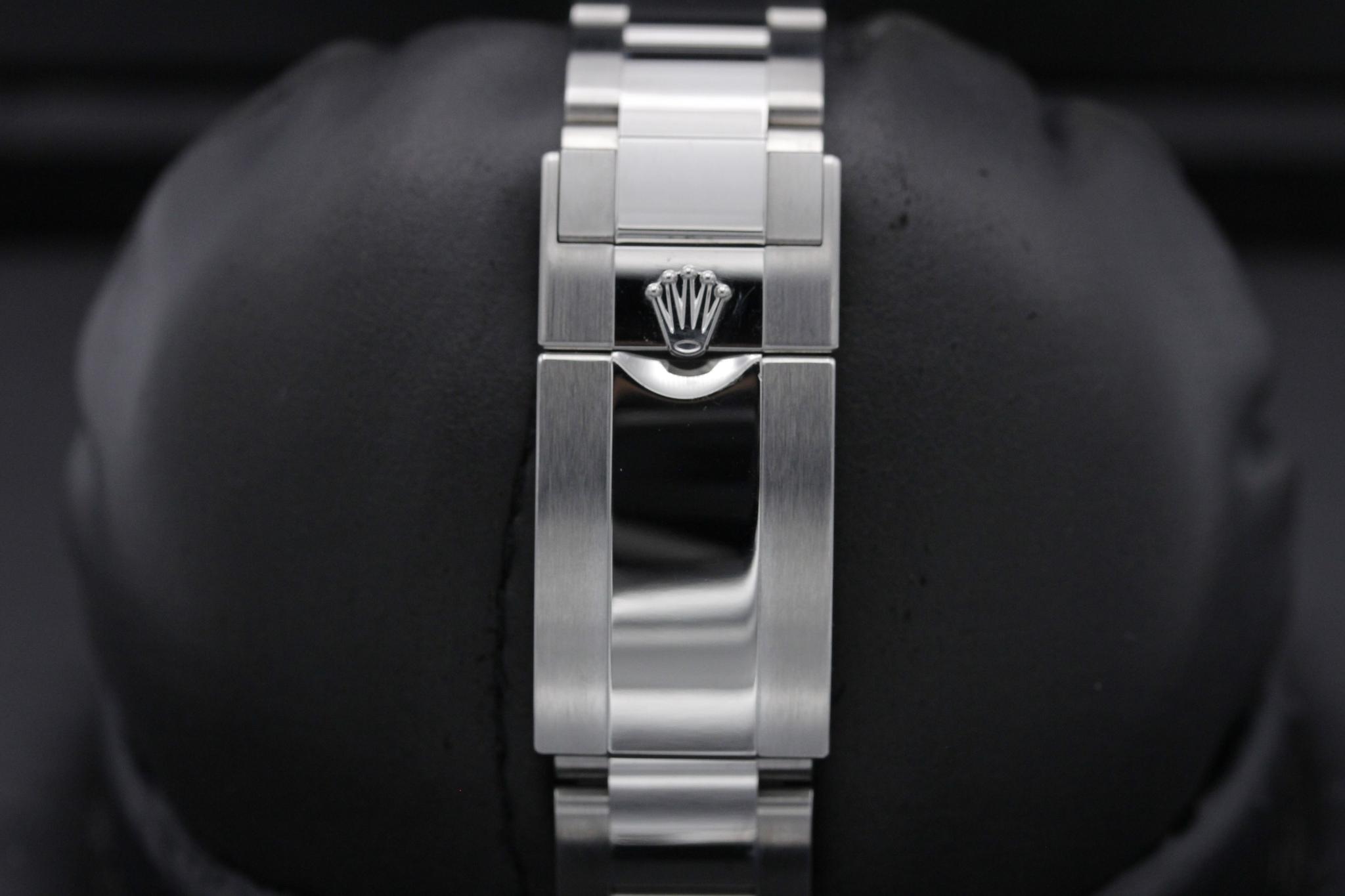 Watch Image 8