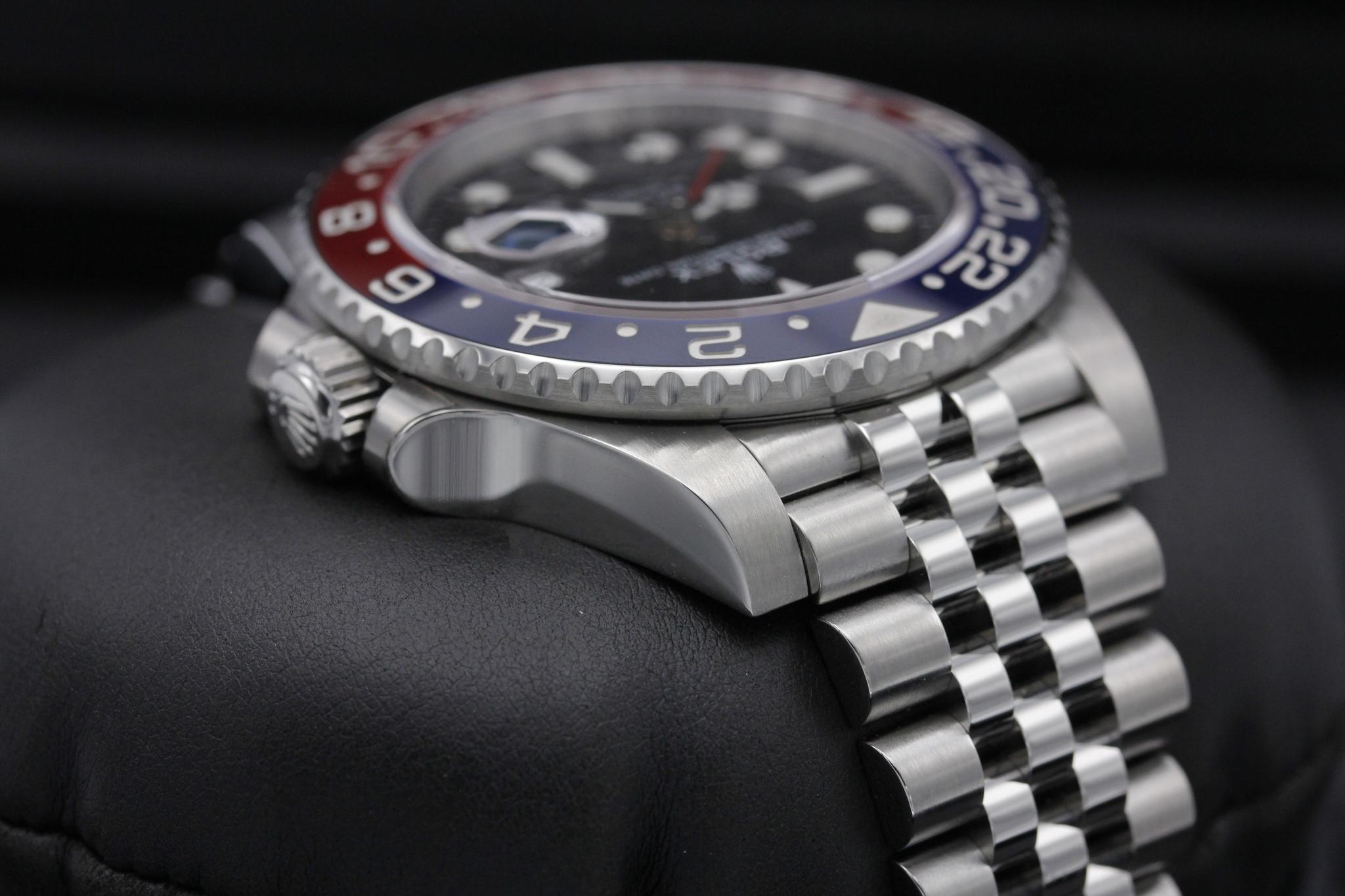 Watch Image 4