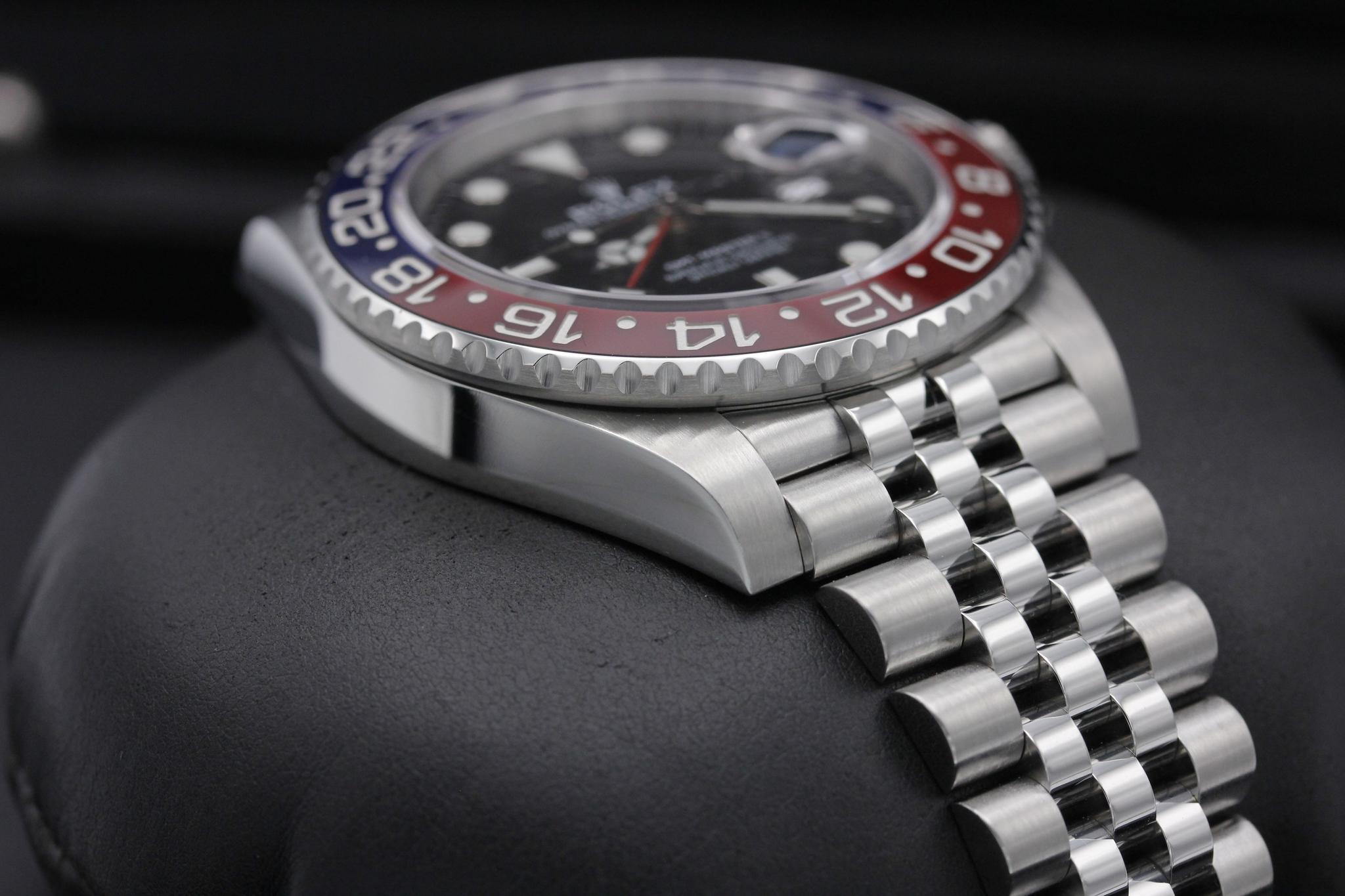 Watch Image 6