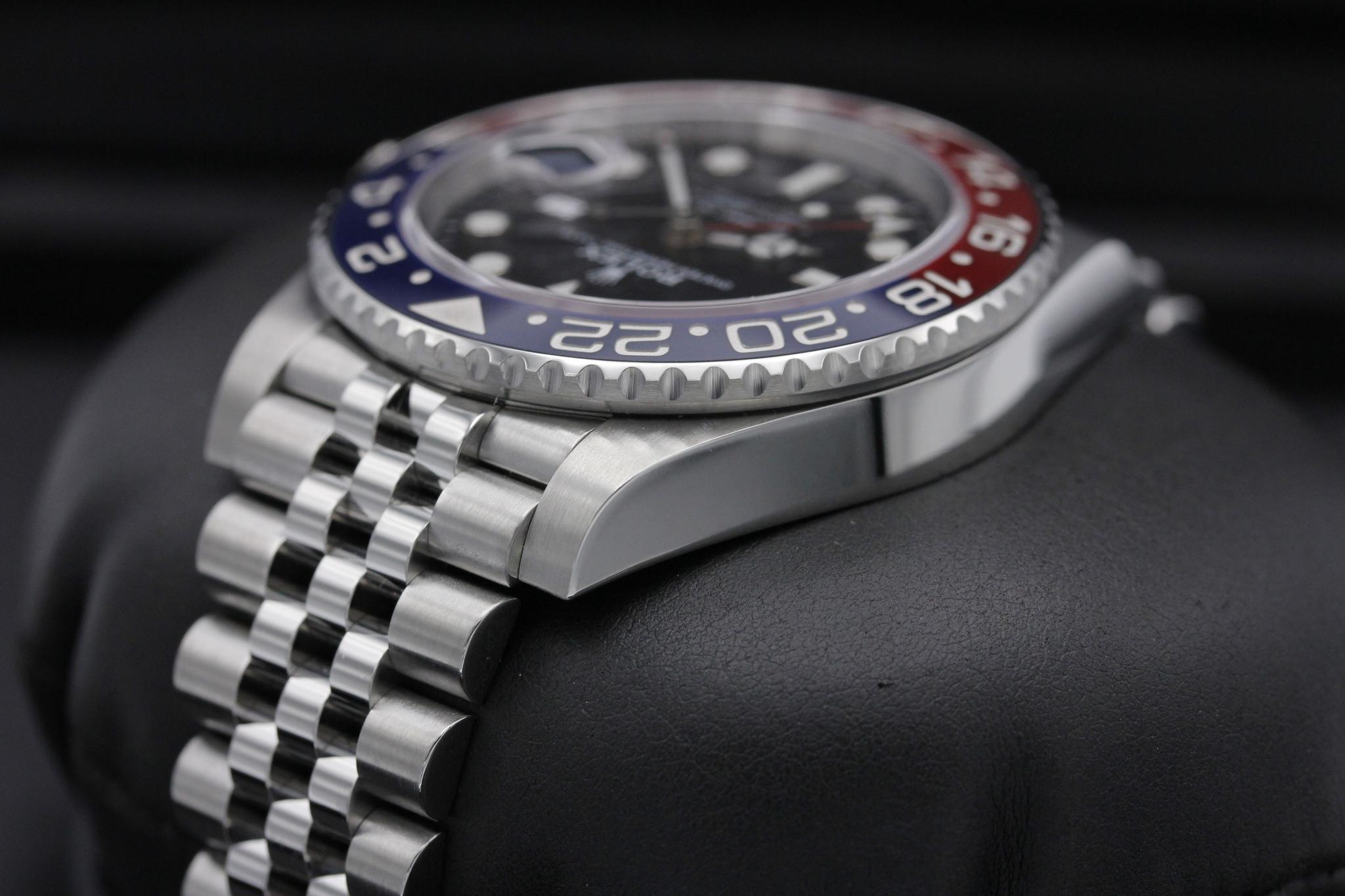 Watch Image 5