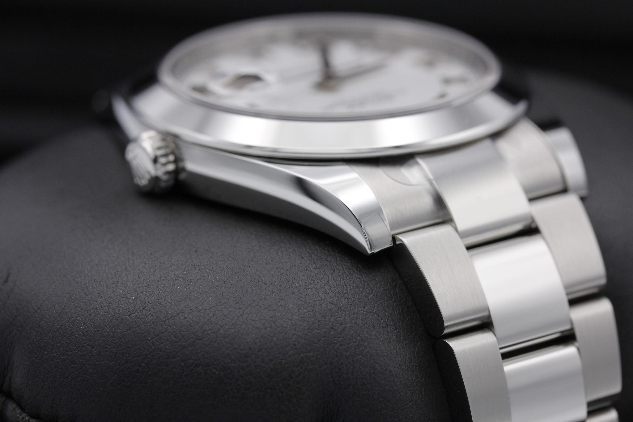 Watch Image 4
