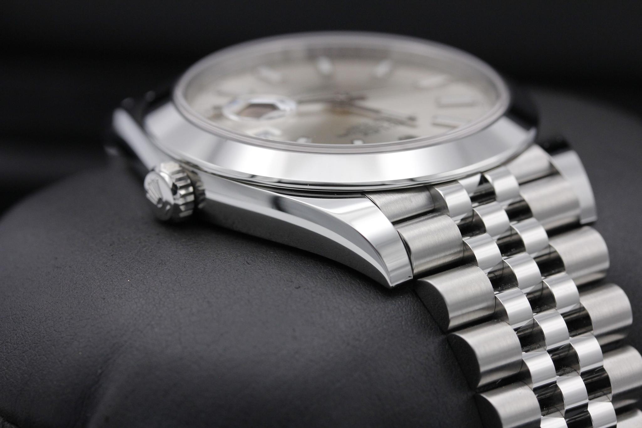 Watch Image 4