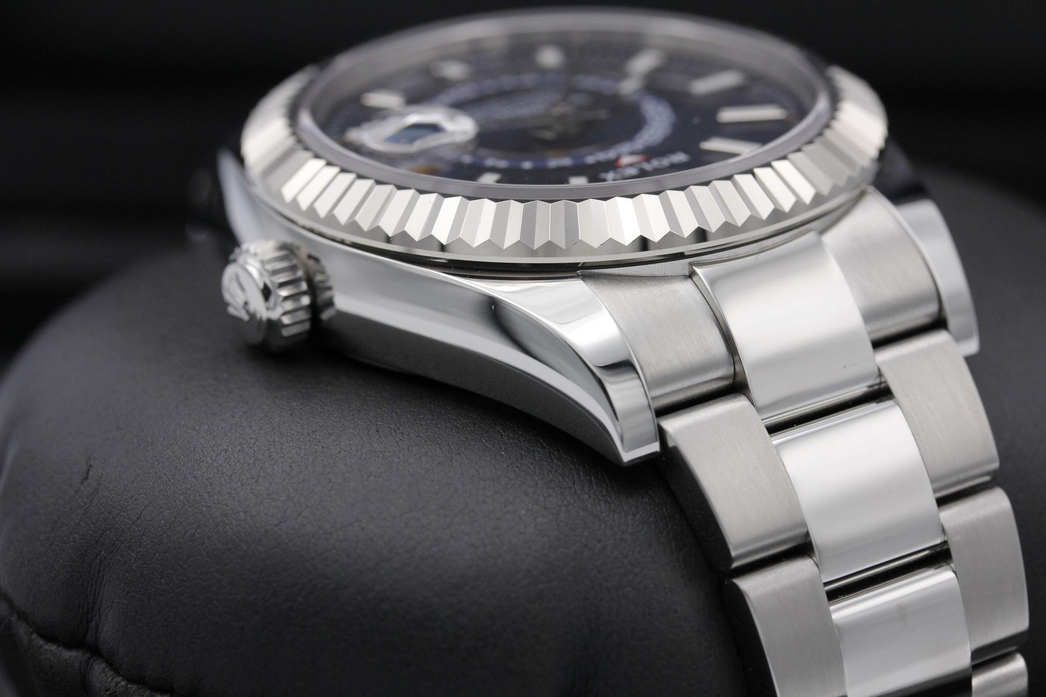 Watch Image 4