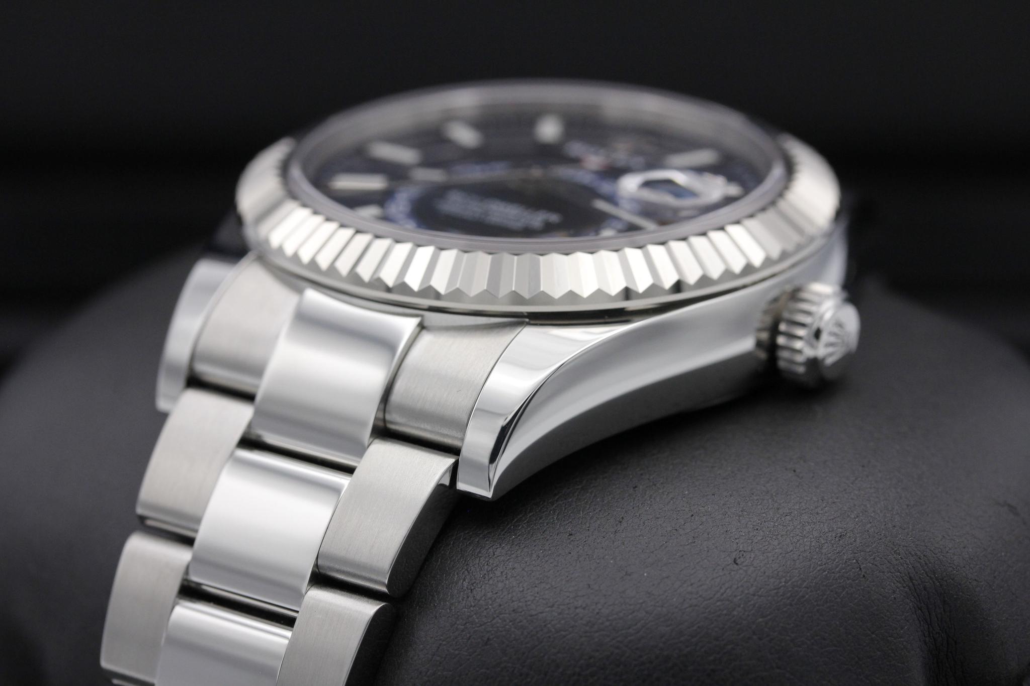 Watch Image 2