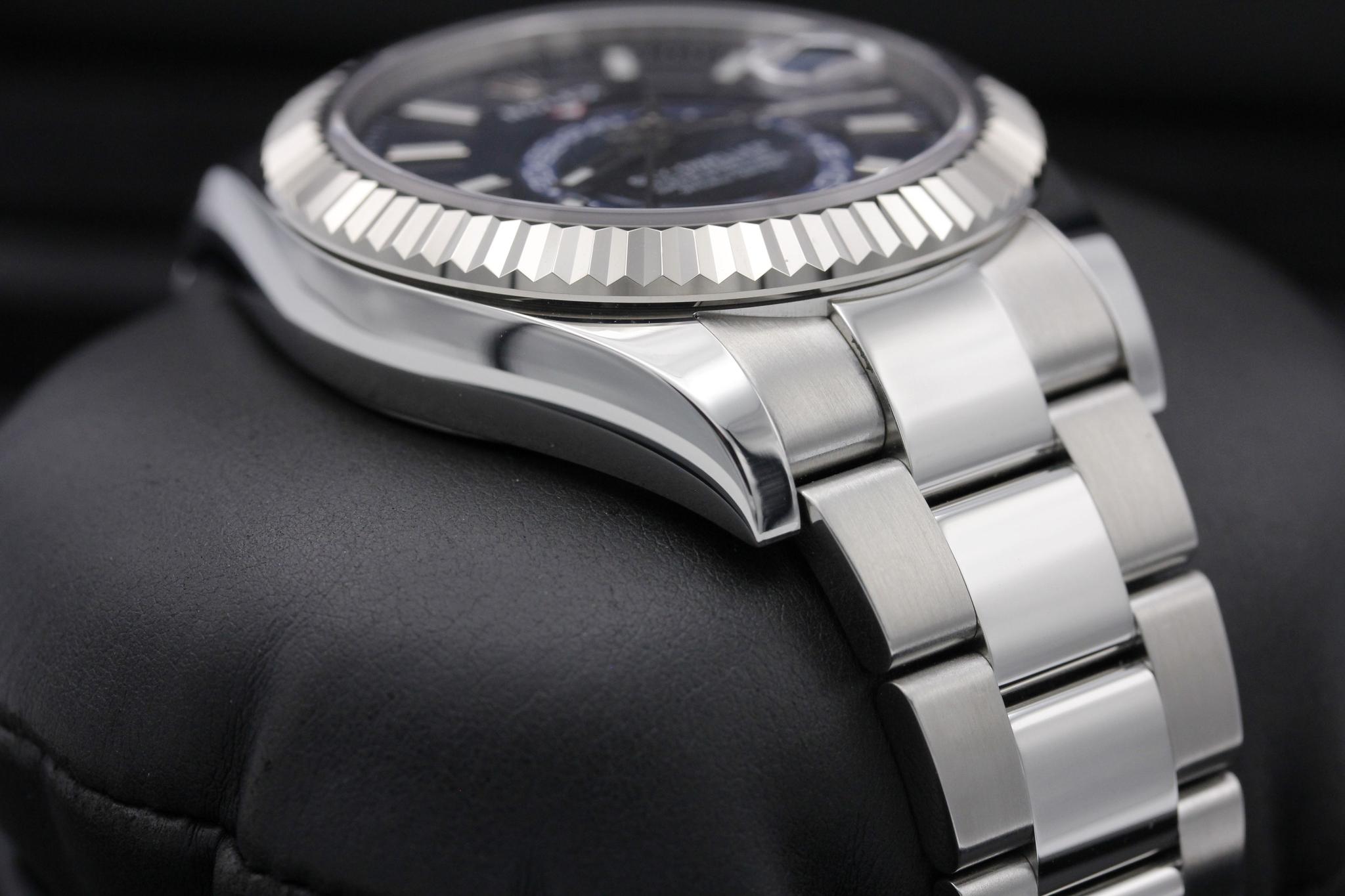 Watch Image 6