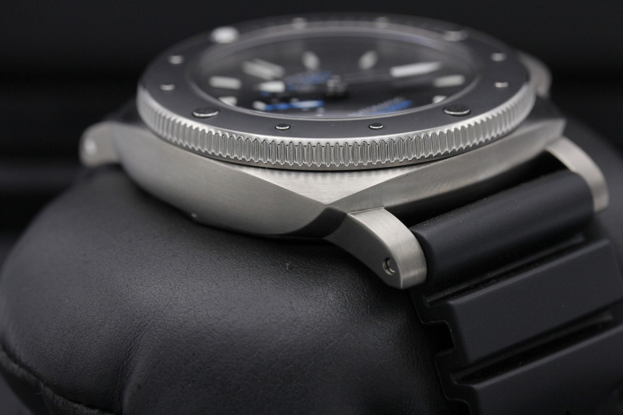 Watch Image 6