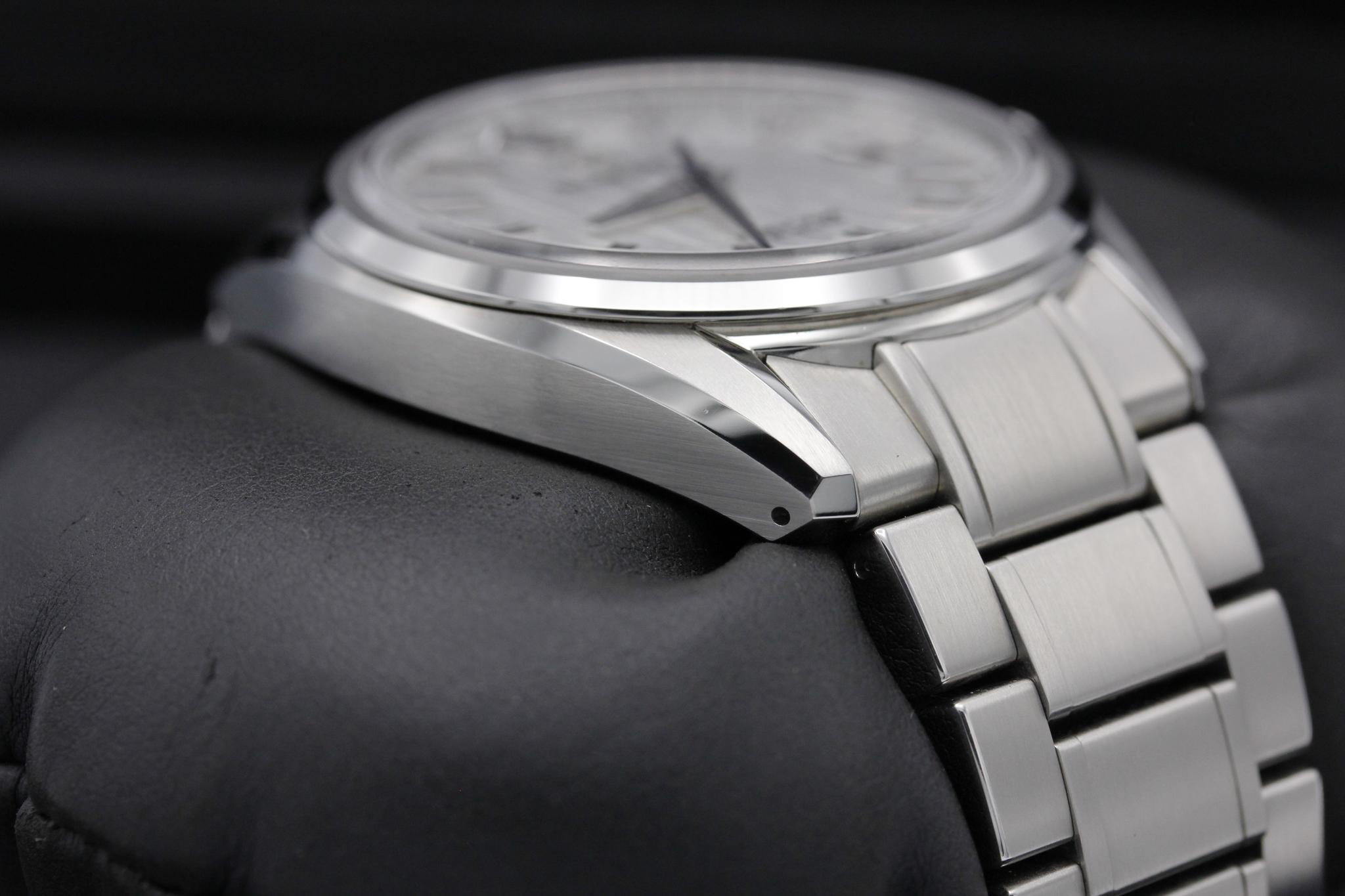 Watch Image 5