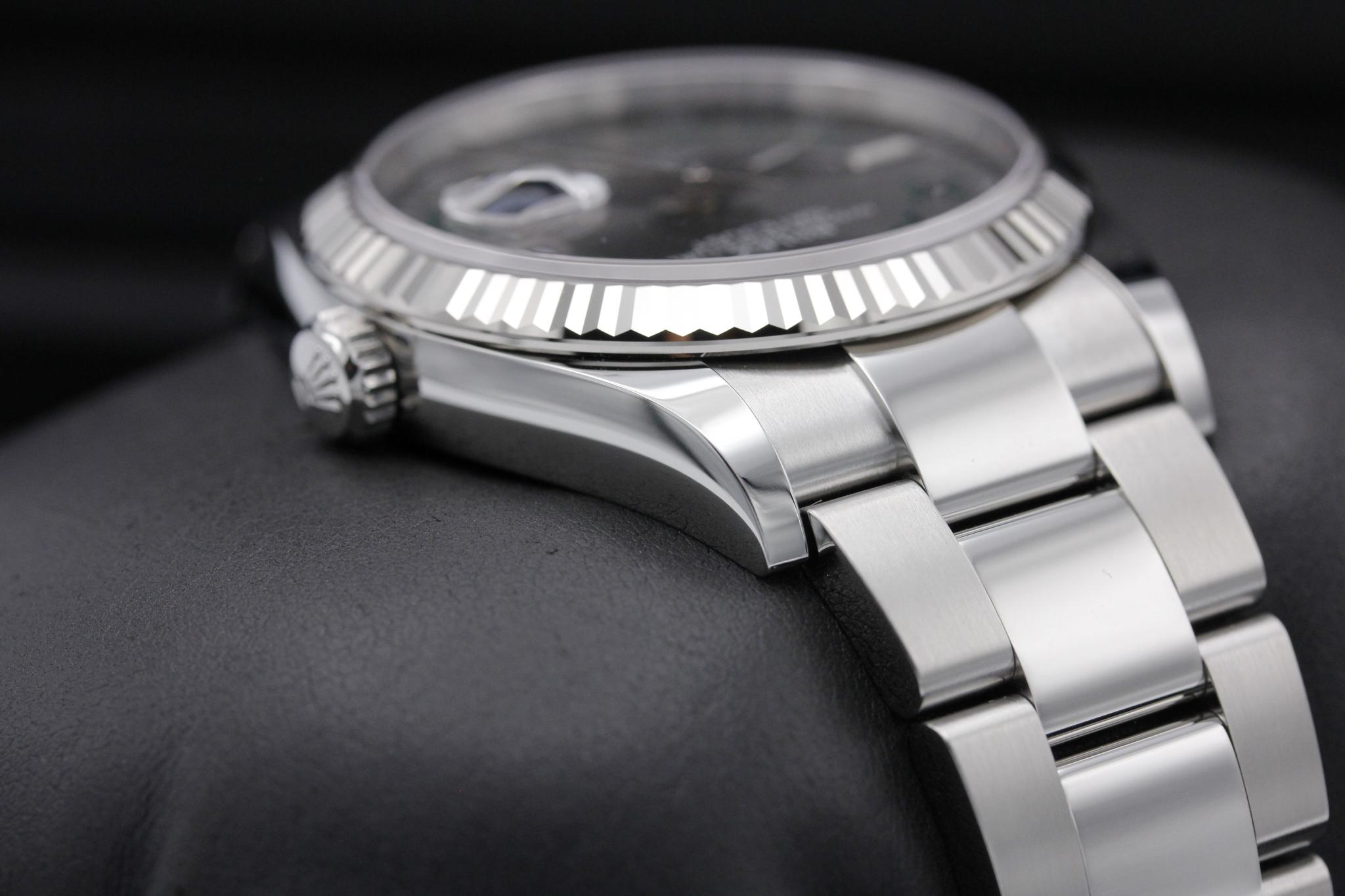Watch Image 4