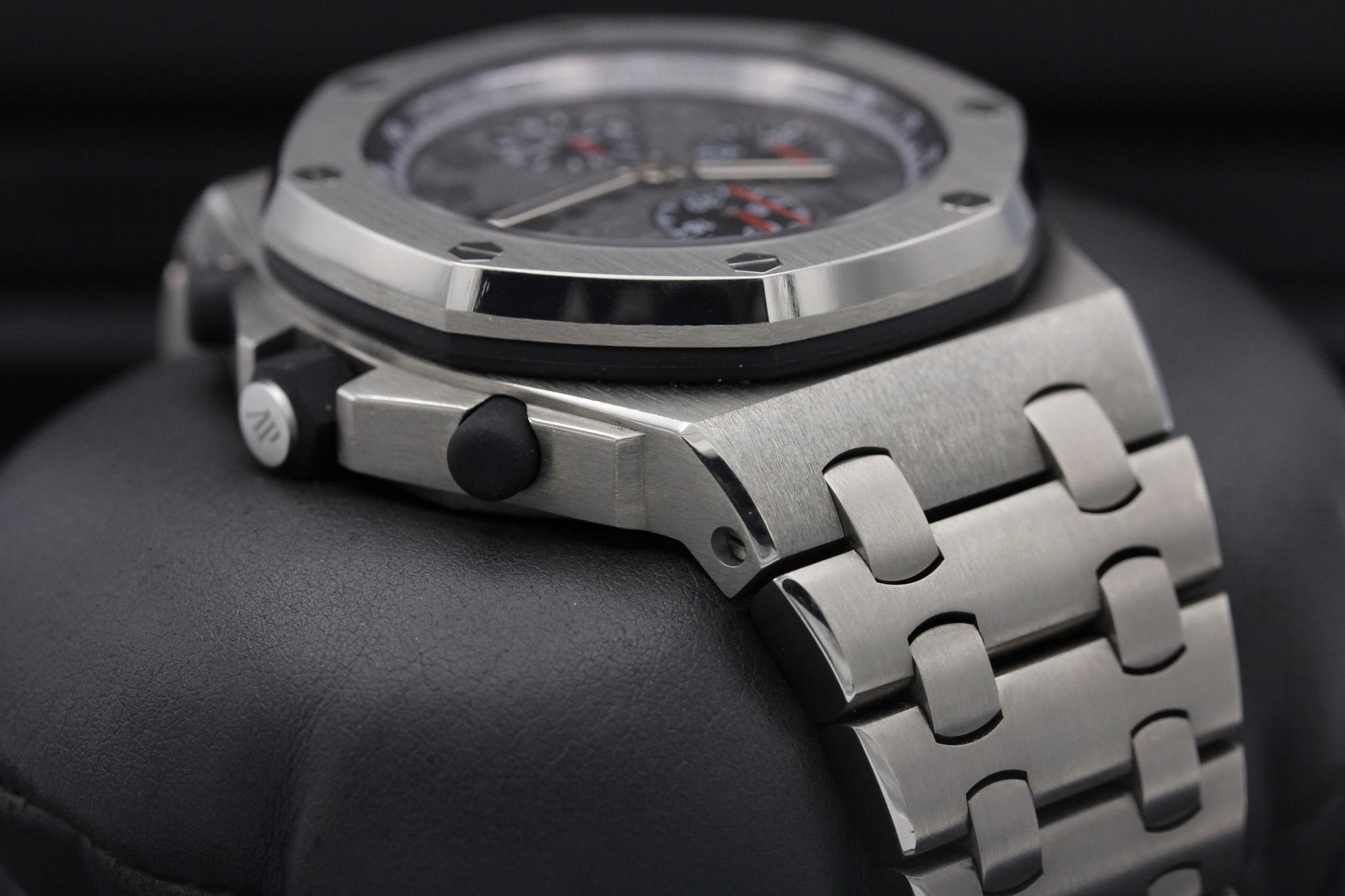 Watch Image 4