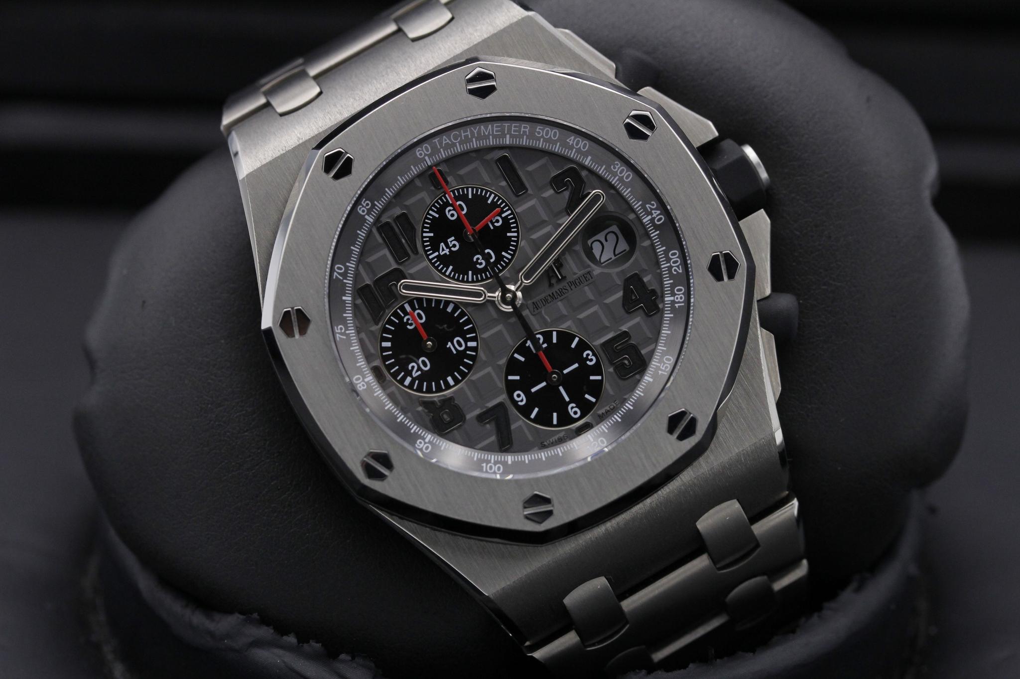 Watch Image 10