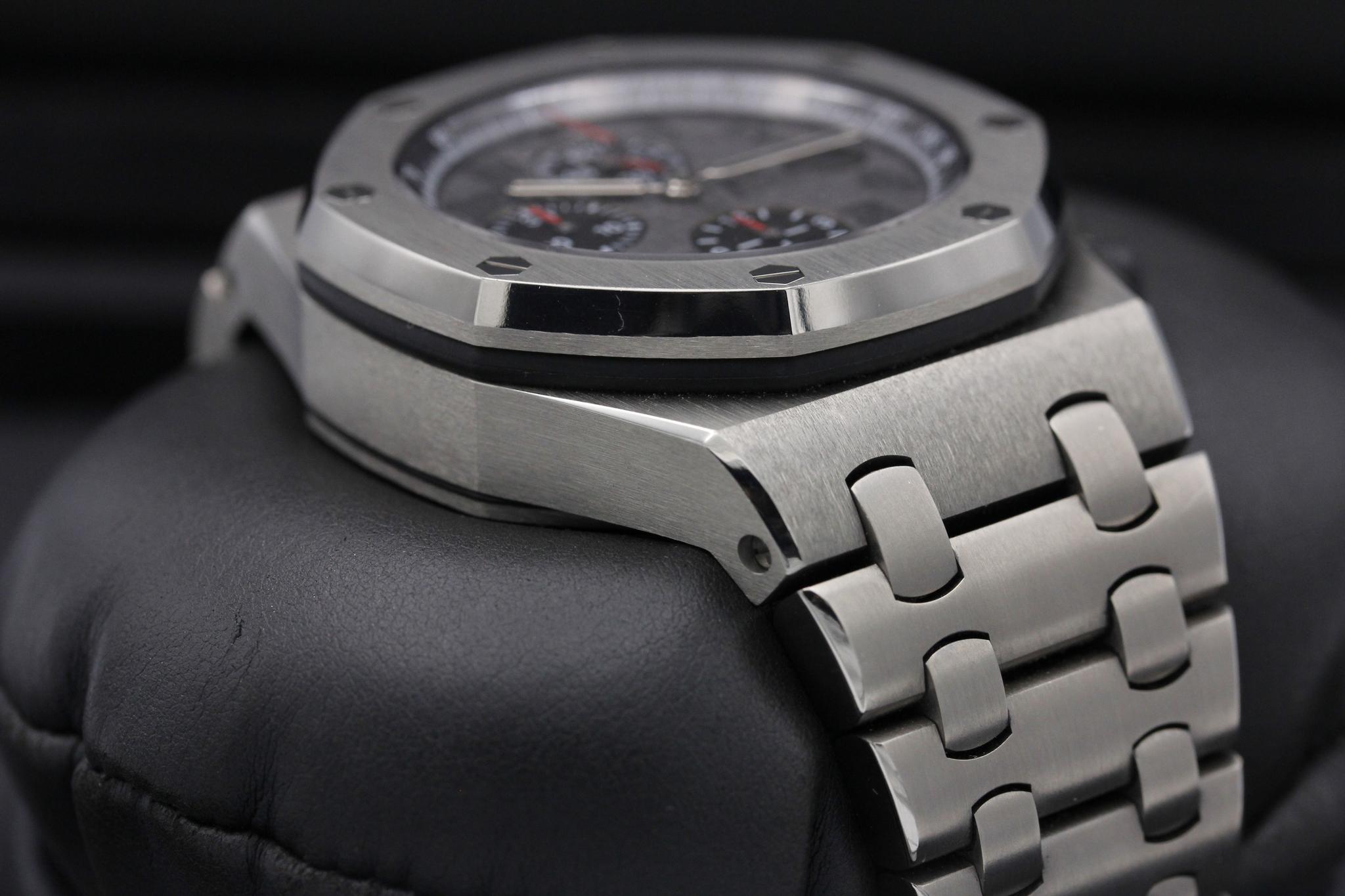 Watch Image 6