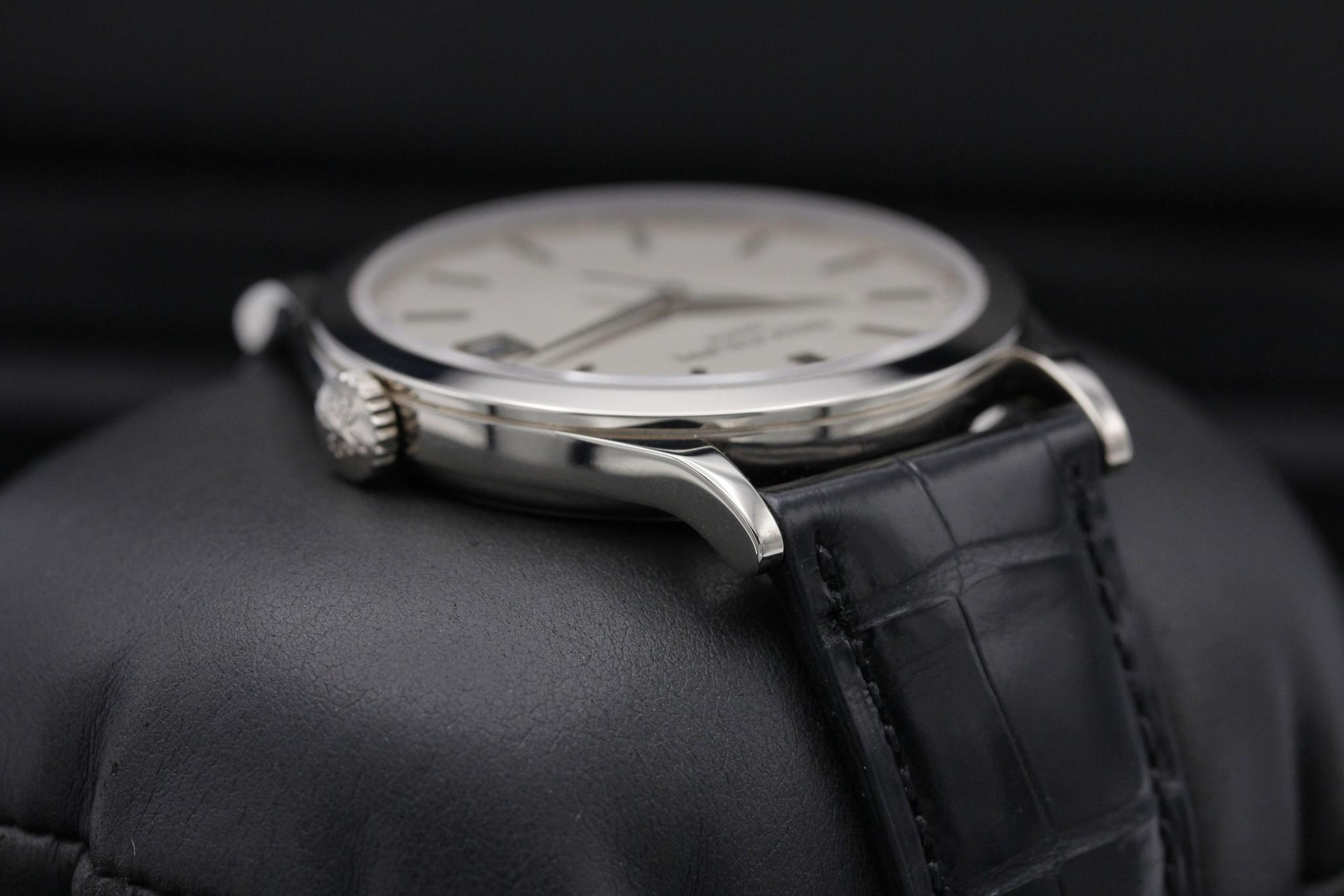 Watch Image 4