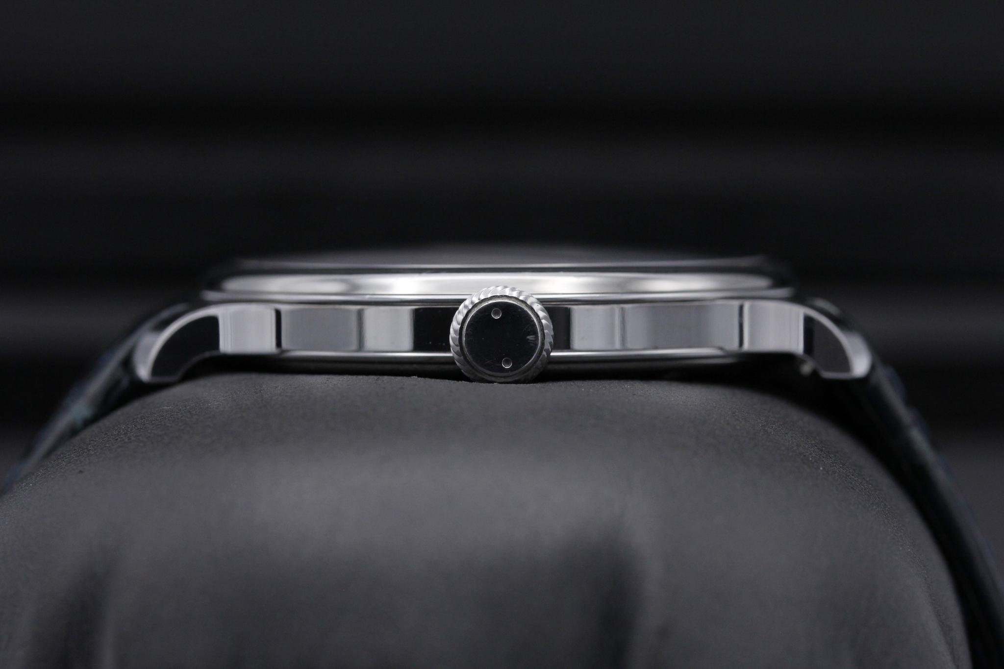 Watch Image 4