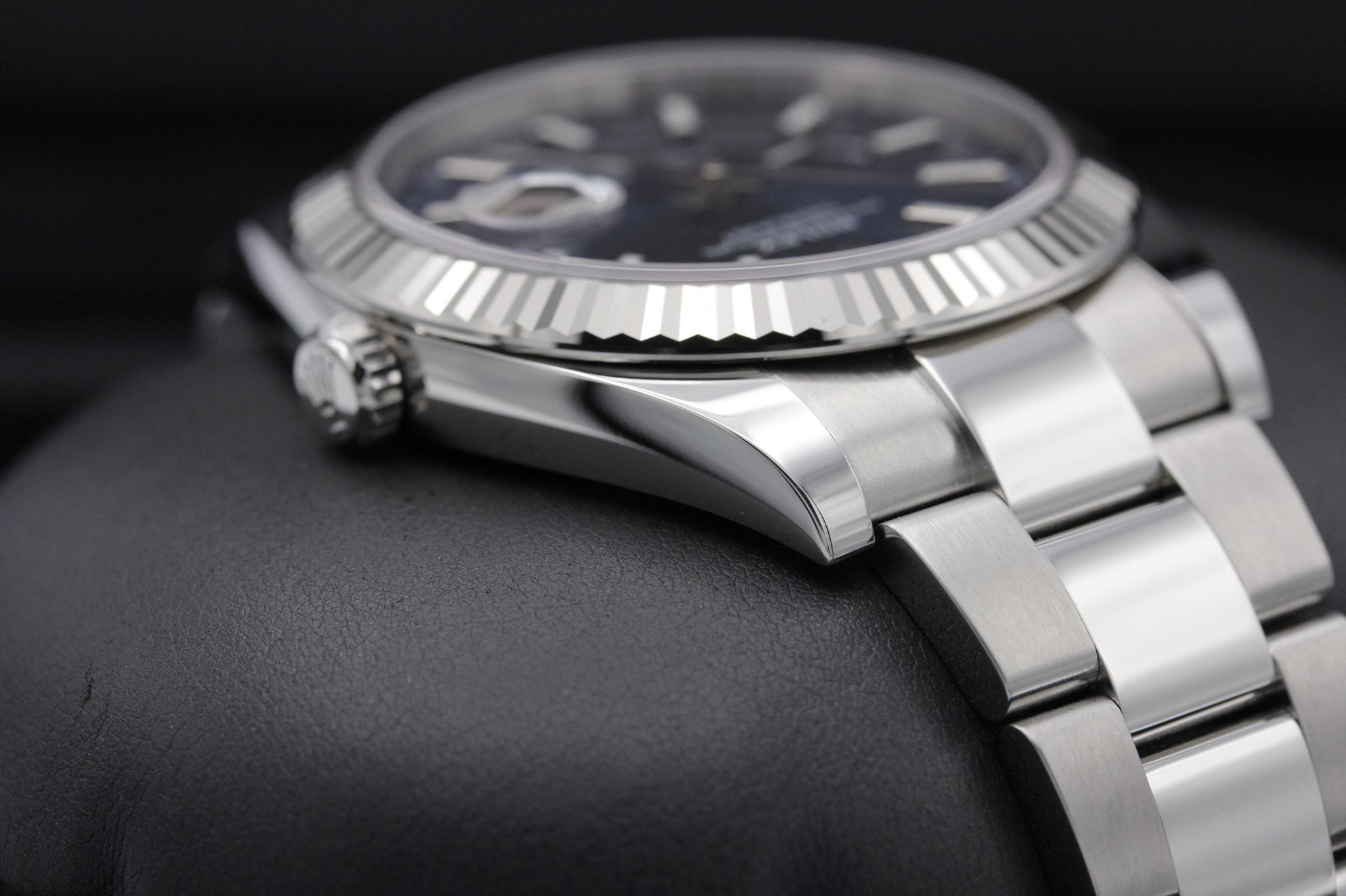 Watch Image 4