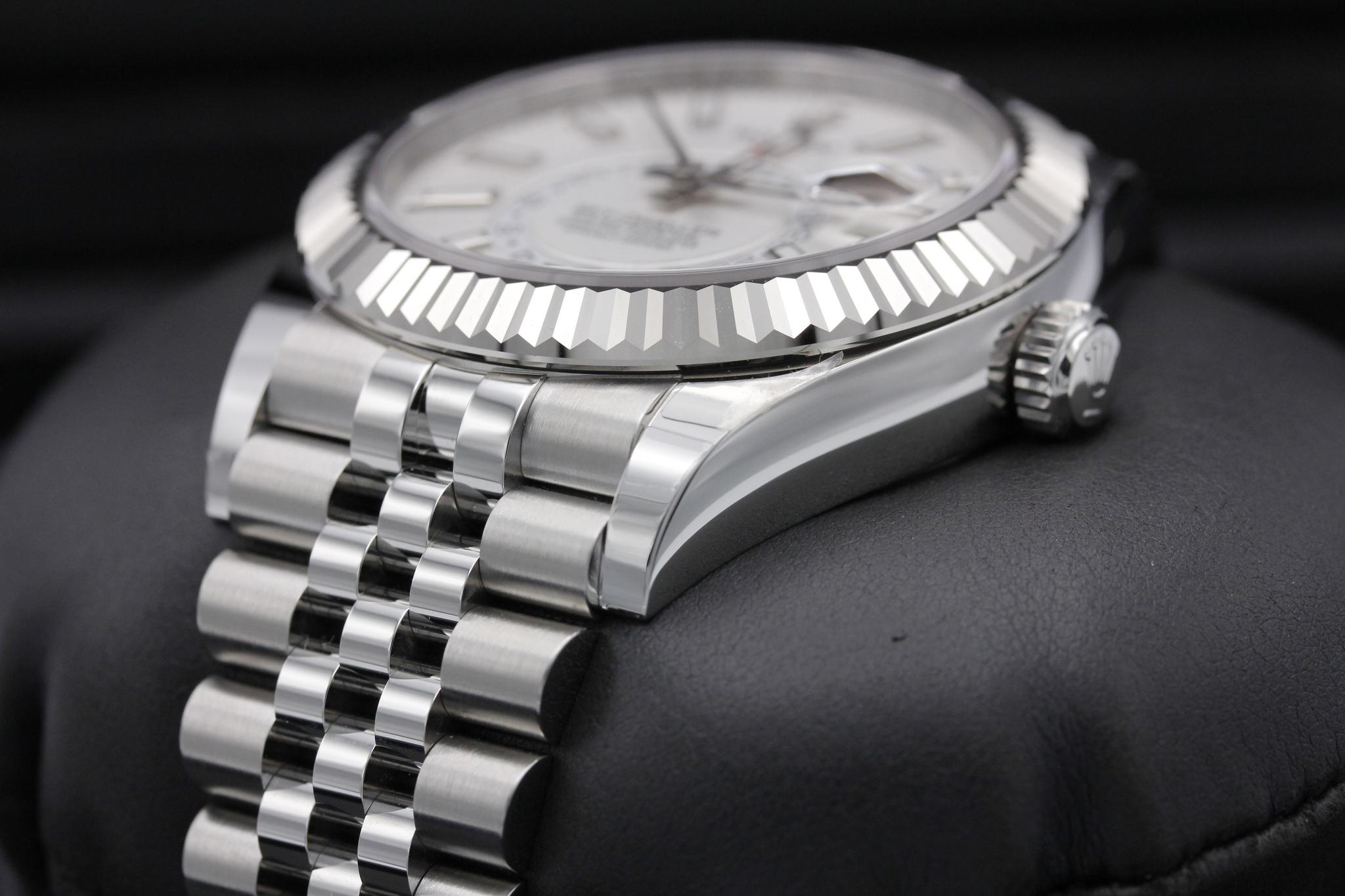 Watch Image 2