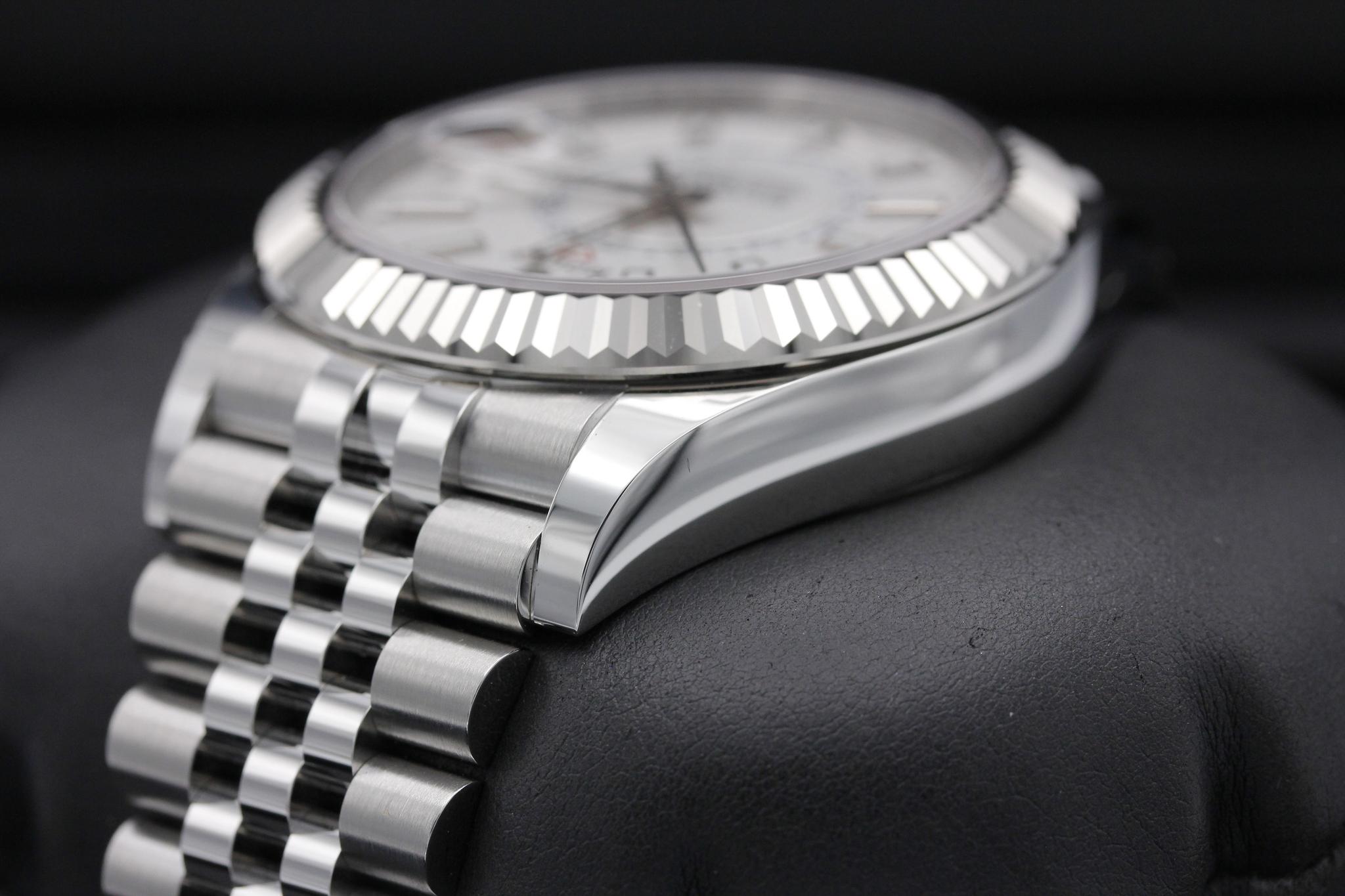 Watch Image 5