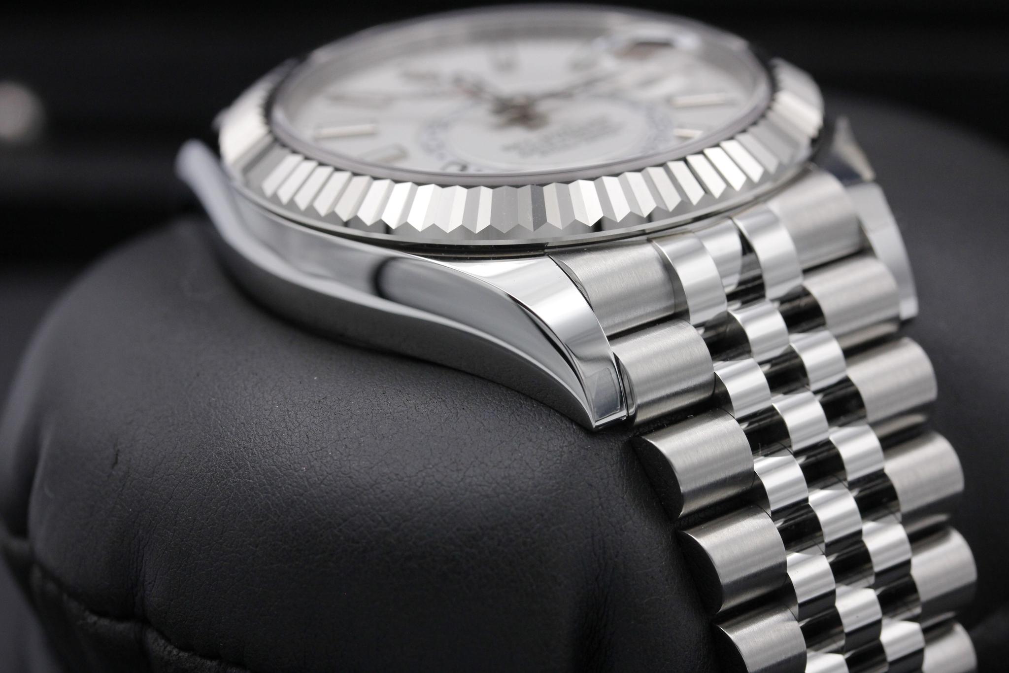 Watch Image 6