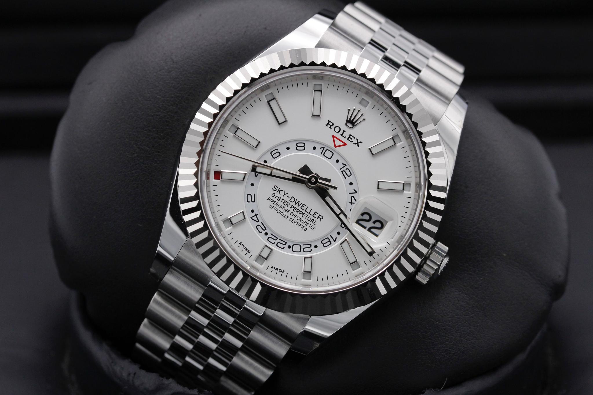 Watch Image 10