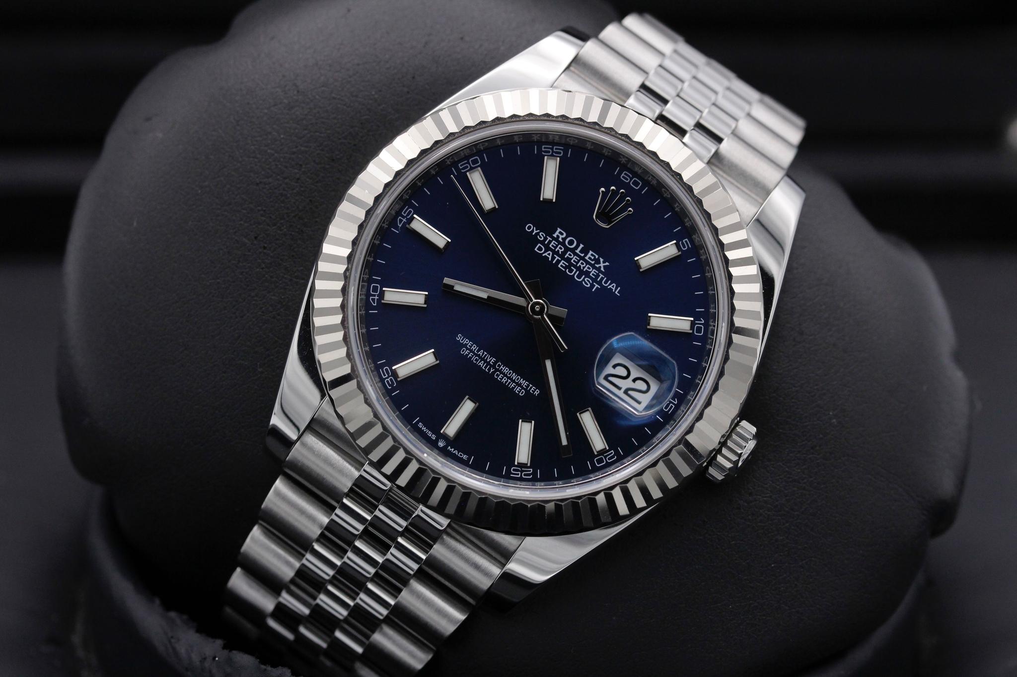 Watch Image 10