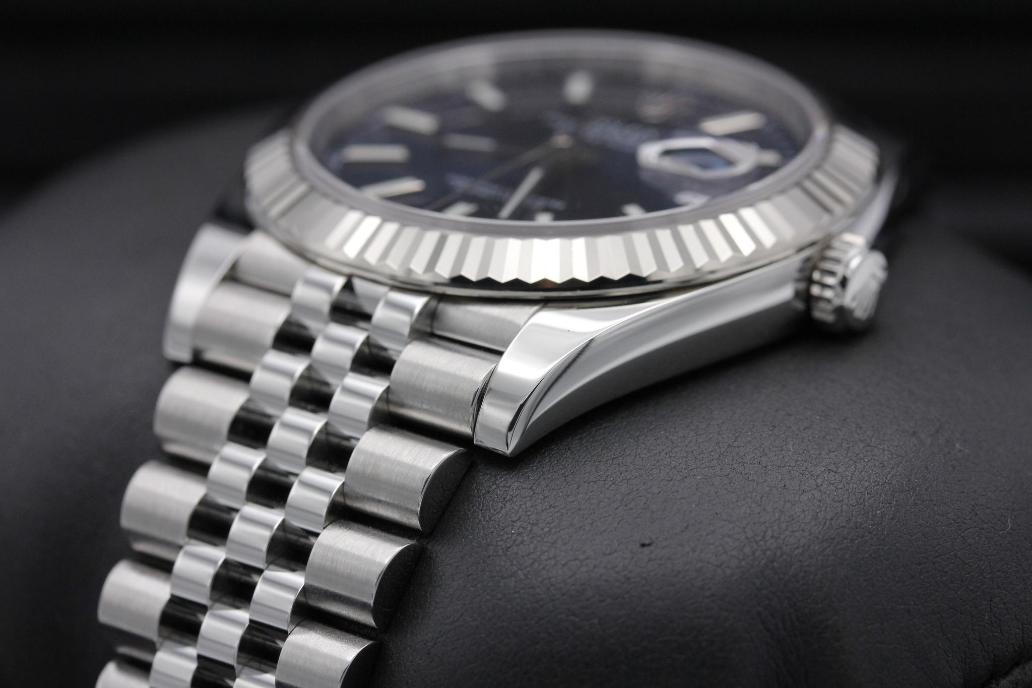 Watch Image 2