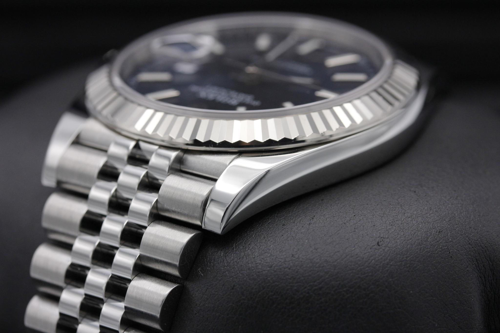 Watch Image 5