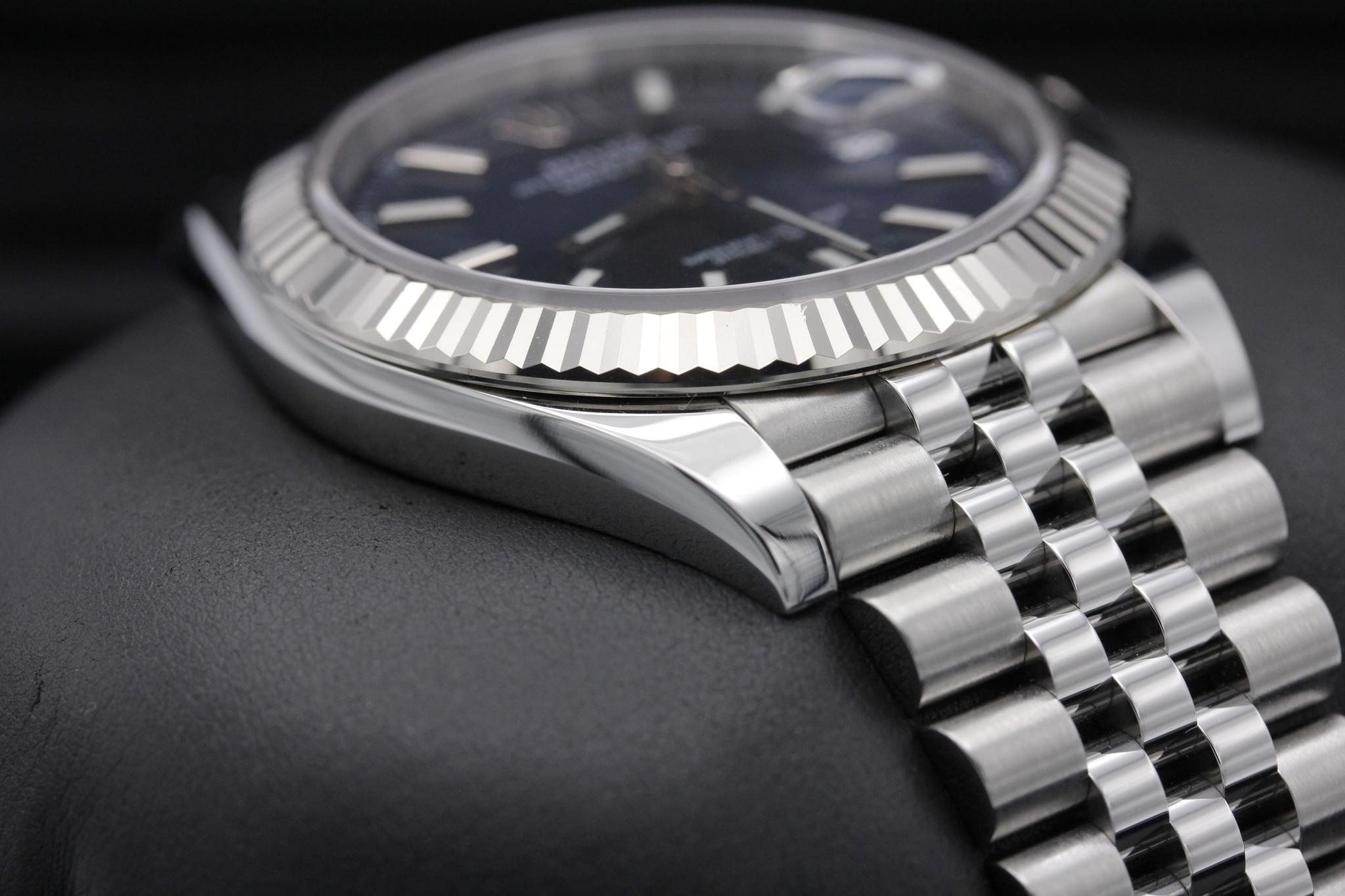 Watch Image 6