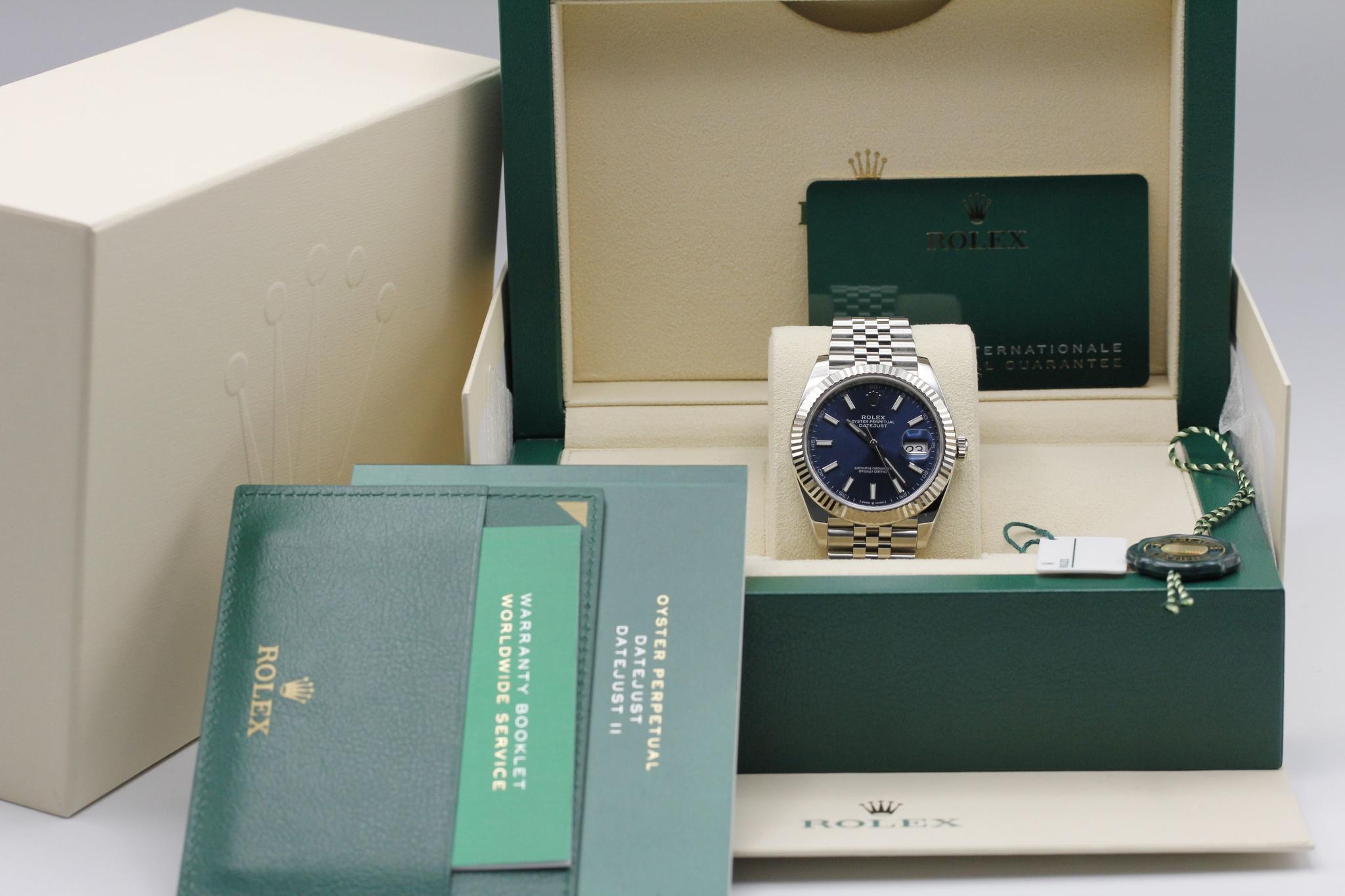 Watch Image 11