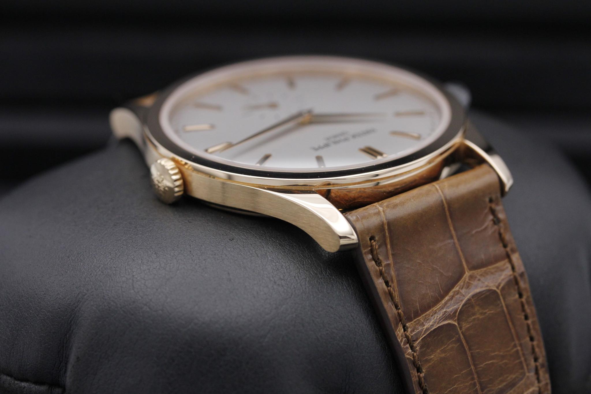 Watch Image 4