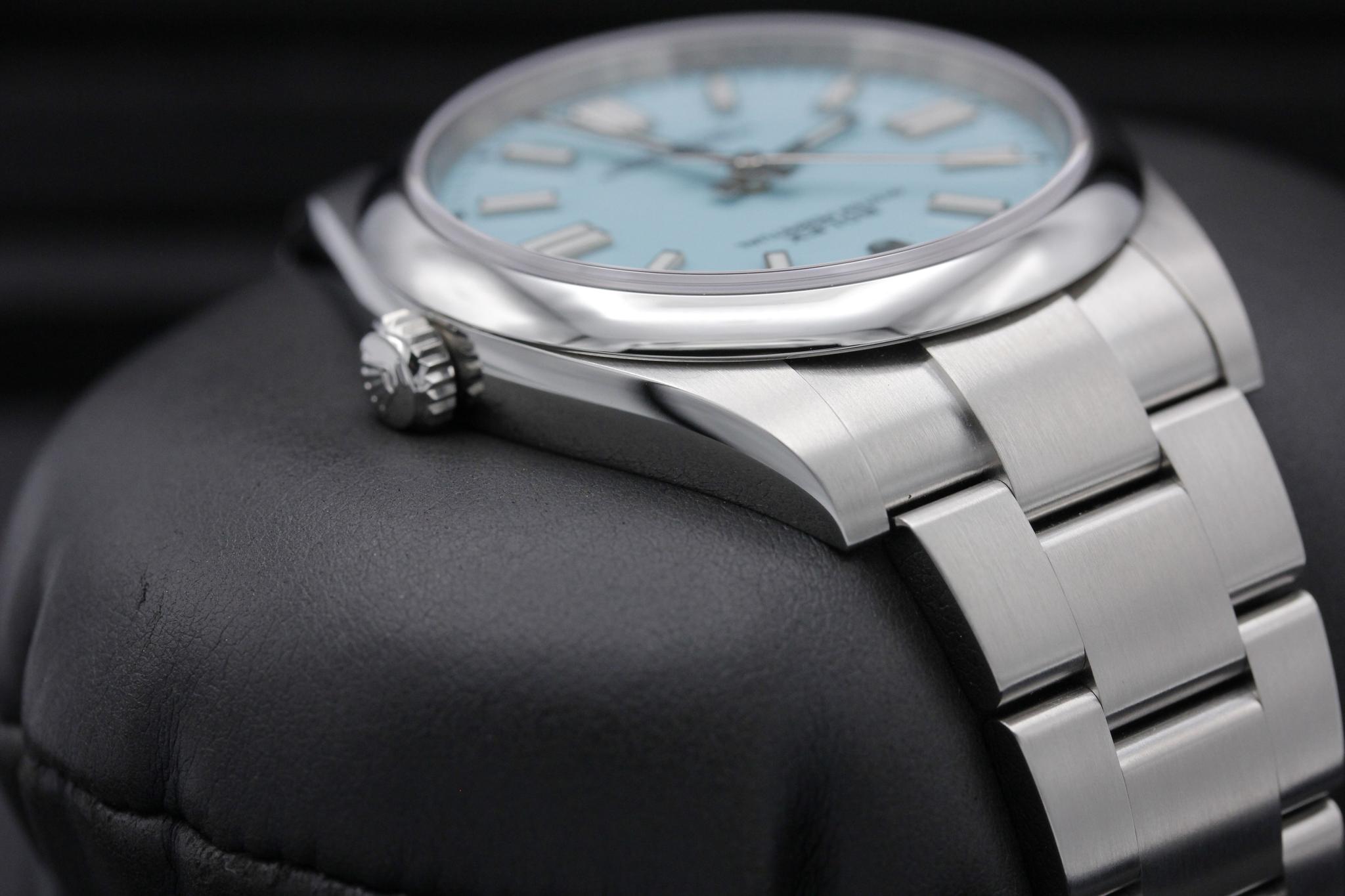 Watch Image 4