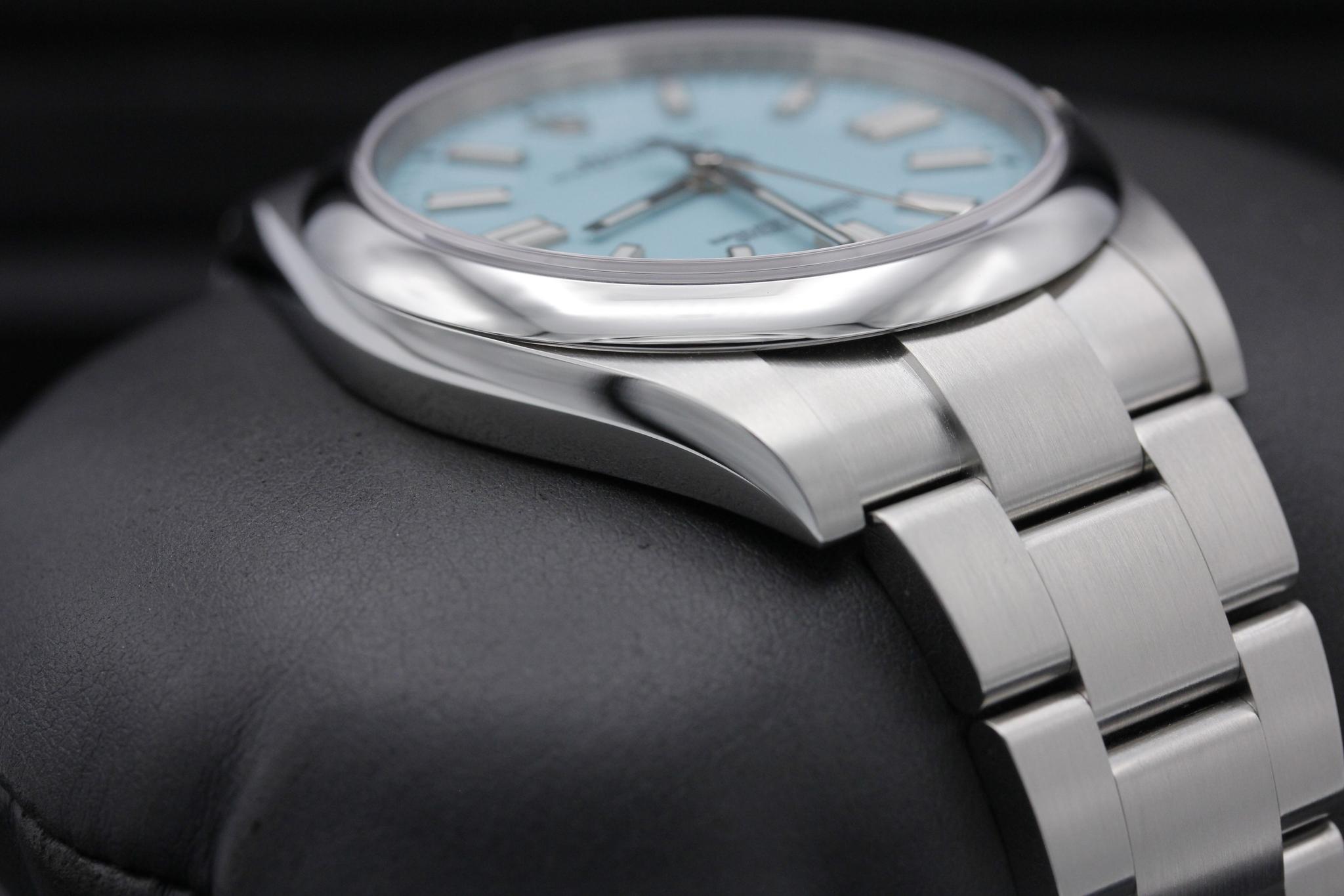 Watch Image 6
